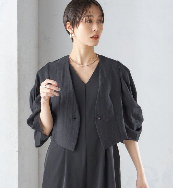 SHIPS for women「little black:〈手洗い可能〉ネジリ スリーブ シアー ショート 羽織（セレモニー対応可）」|ノーカラージャケット|