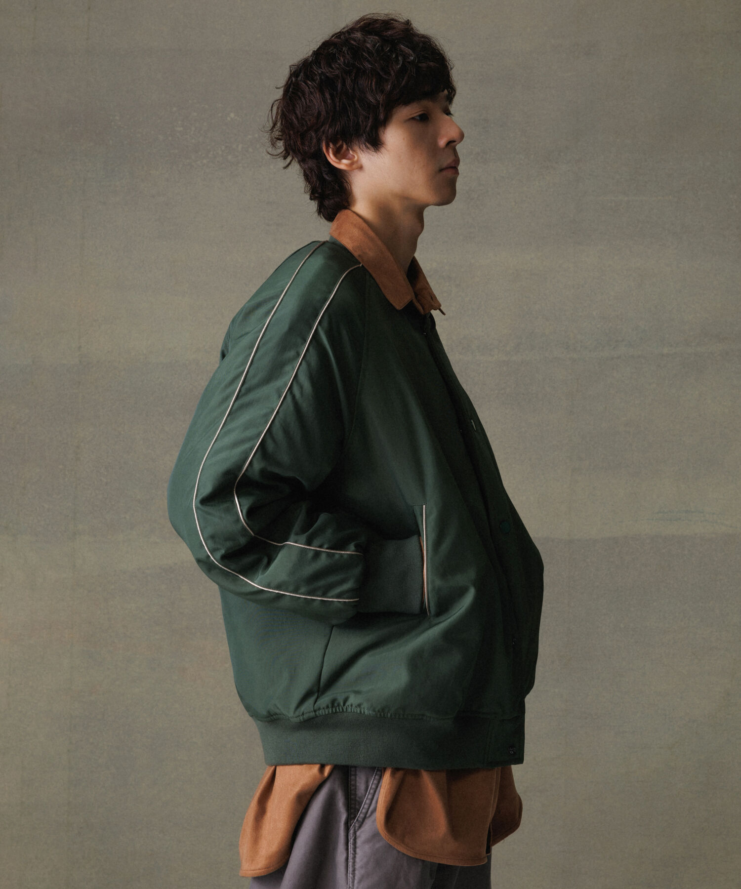 ADAM ET ROPE'「《別注》【SPALDING/スポルディング】BASKETBALL SATIN JACKET / 中綿 / UNISEX」|ミリタリージャケット|