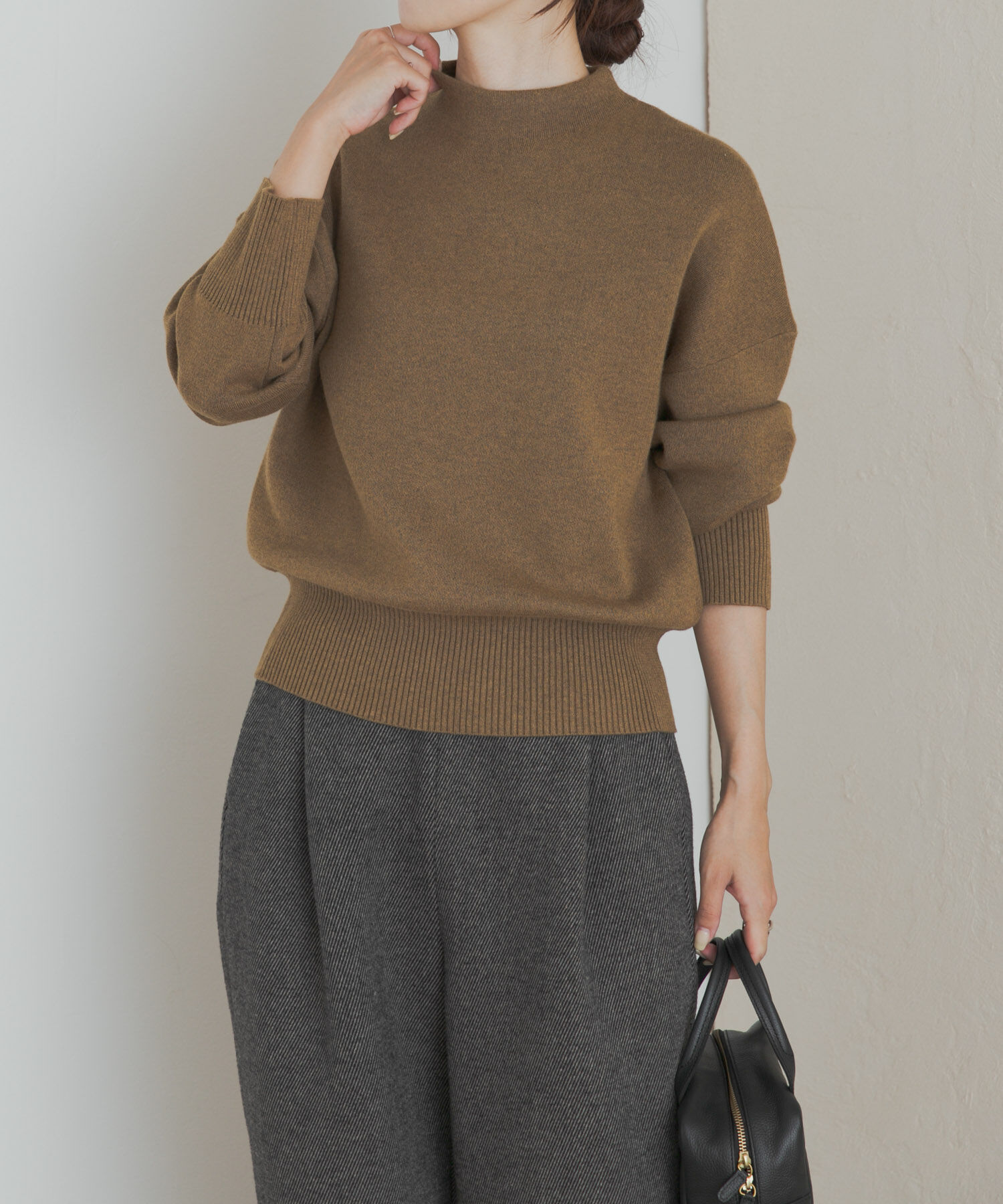 URBAN RESEARCH DOORS「『蓄熱/洗濯可』ボトルネックKNITプルオーバー」|ニット・セーター|カーキ