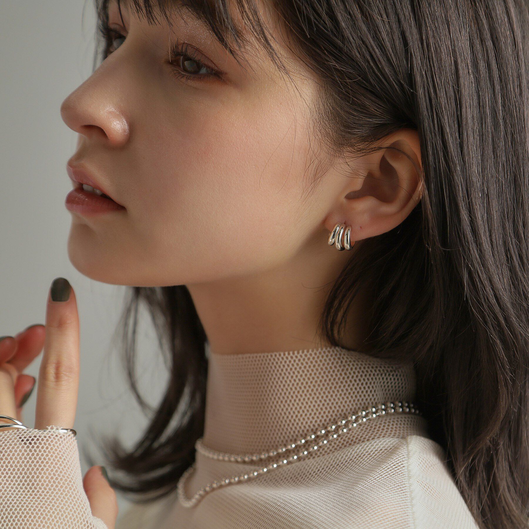 COCOSHNIK ONKITSCH「シルバー スモールフープ トリプルカーブピアス」|ピアス|