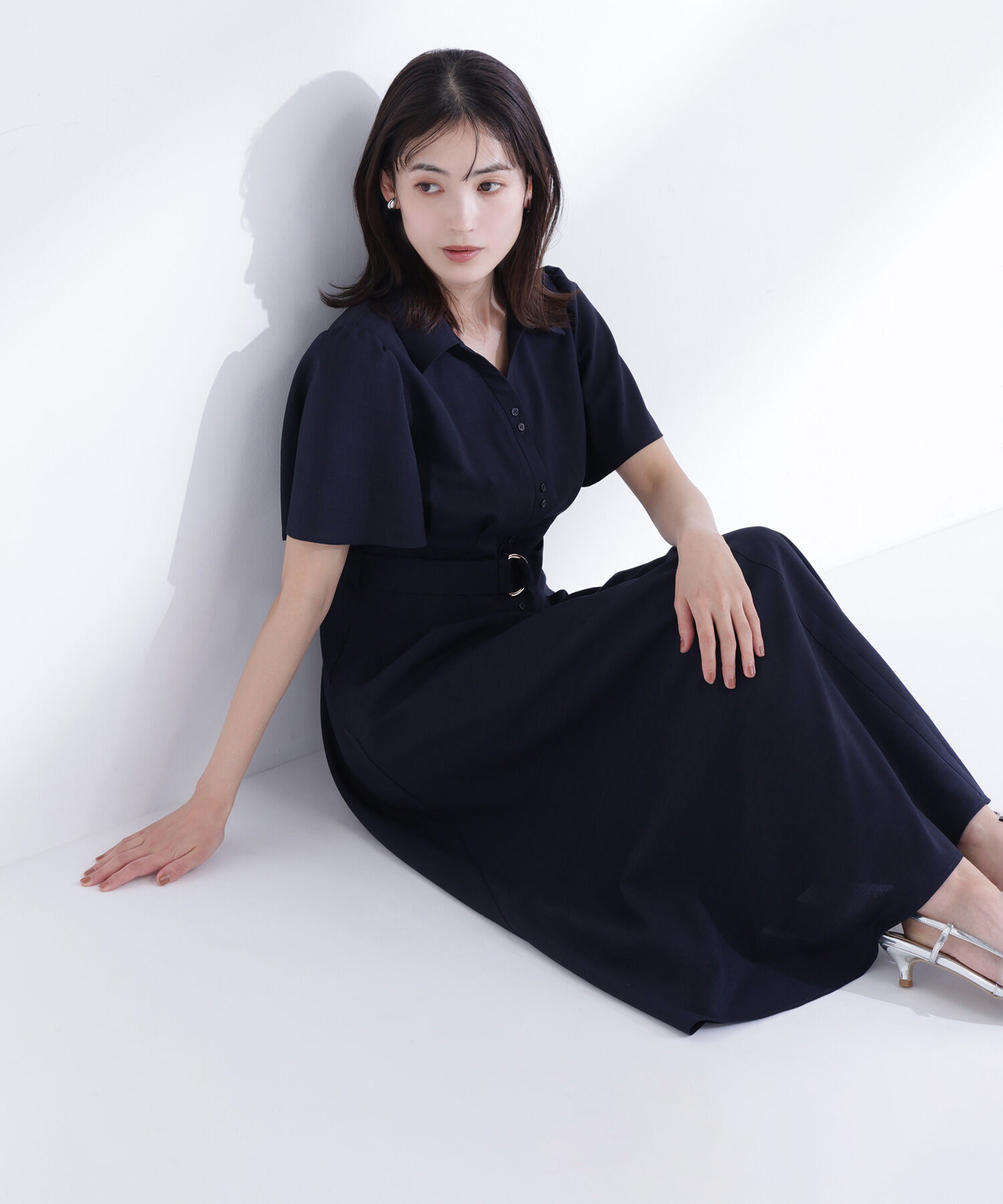  「〈ちょうど、いい服〉&ldquo;初めまして&rdquo;がうまくいく好印象ワンピース」|ワンピース|ネイビー