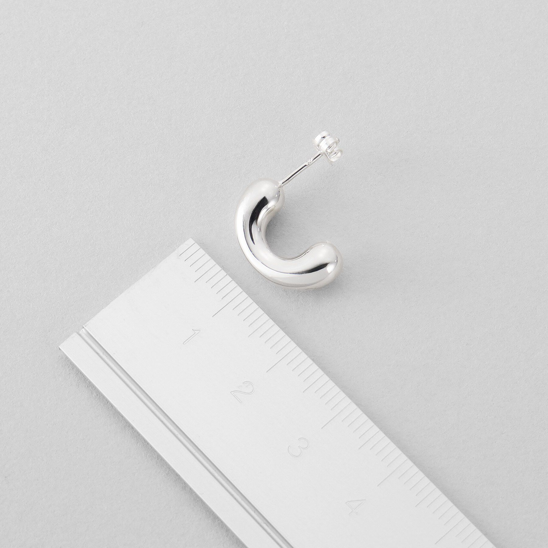 COCOSHNIK ONKITSCH「シルバー ニュアンスアークピアス」|ピアス|