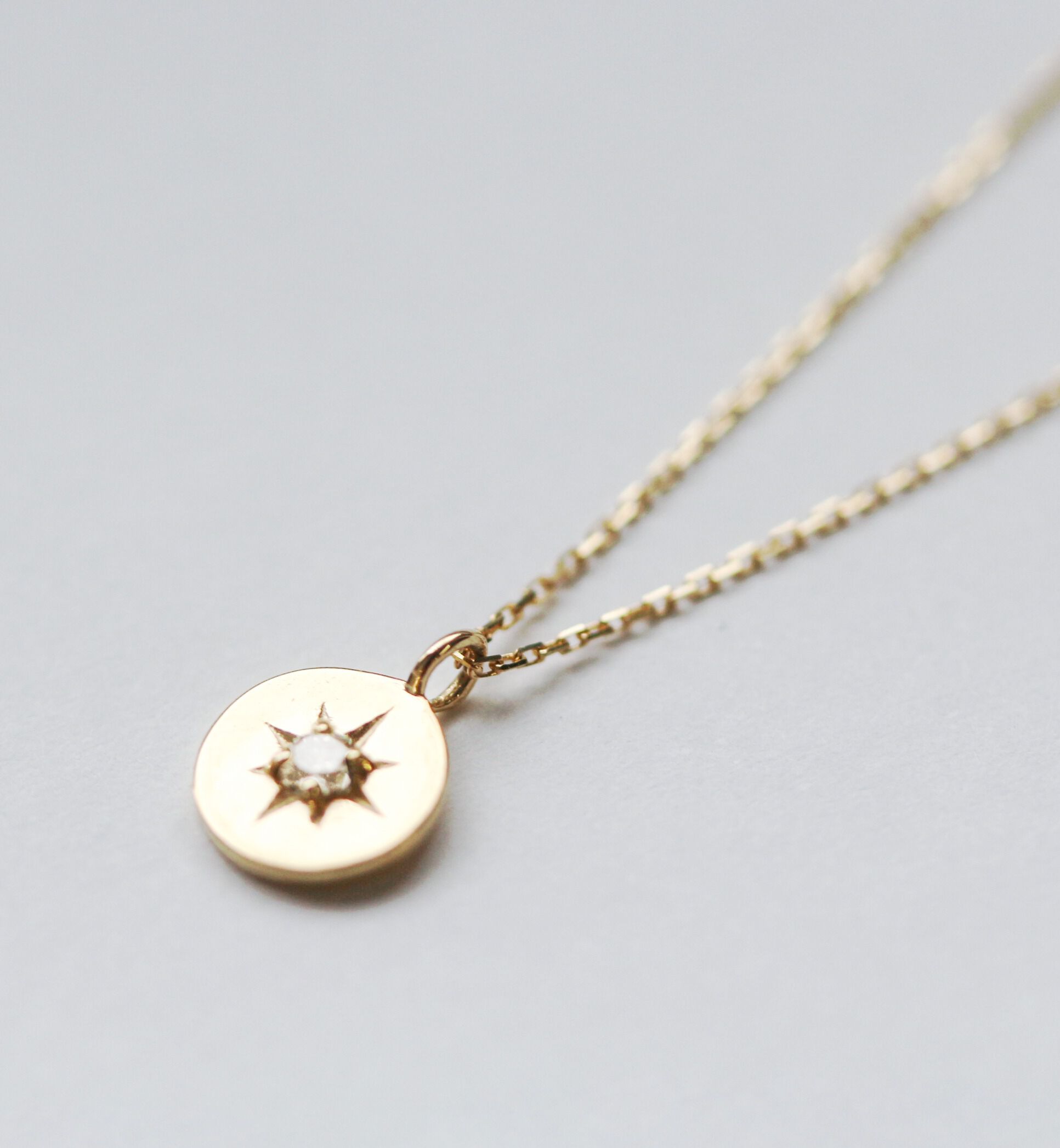  「ダイヤモンド0.025ct サークル プレート ネックレス | K10YG」|ネックレス|