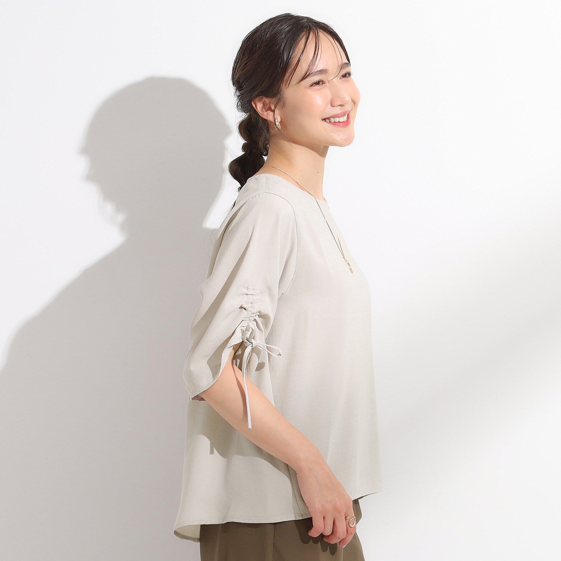 SHOO･LA･RUE「【セットアップ可/洗える/S-LL】お袖シャーリング 麻調5分袖ブラウス」|シャツ・ブラウス|