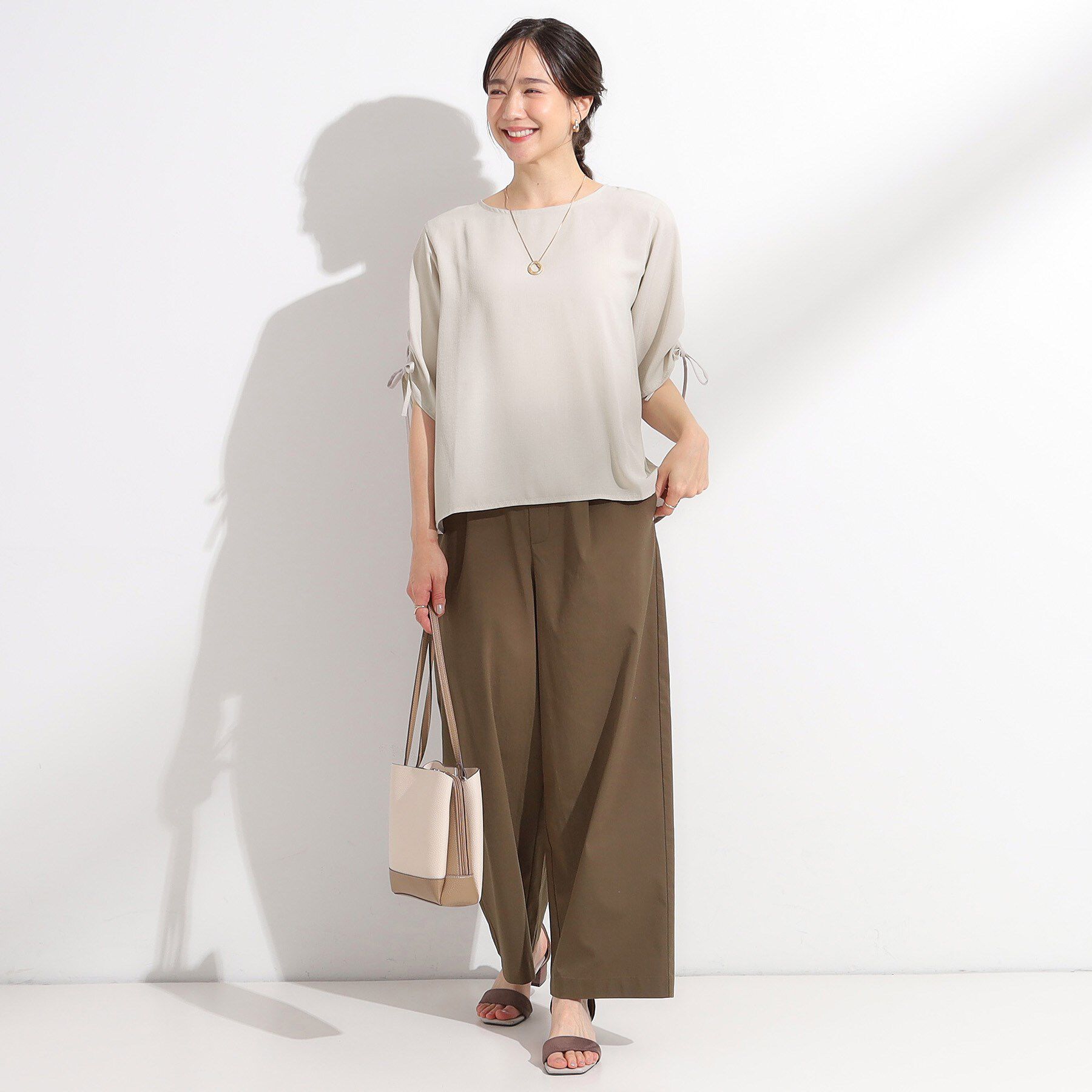 SHOO･LA･RUE「【セットアップ可/洗える/S-LL】お袖シャーリング 麻調5分袖ブラウス」|シャツ・ブラウス|