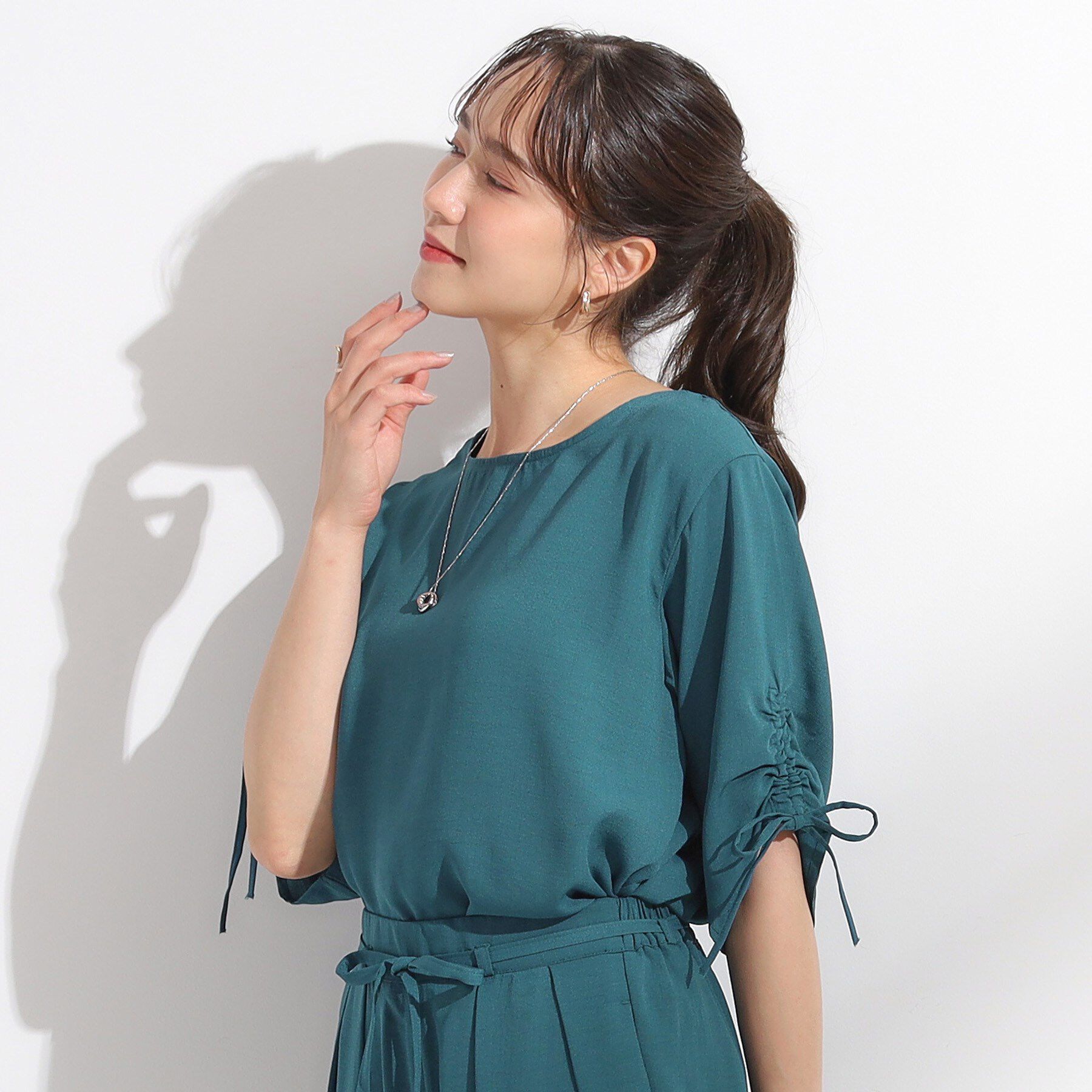 SHOO･LA･RUE「【セットアップ可/洗える/S-LL】お袖シャーリング 麻調5分袖ブラウス」|シャツ・ブラウス|