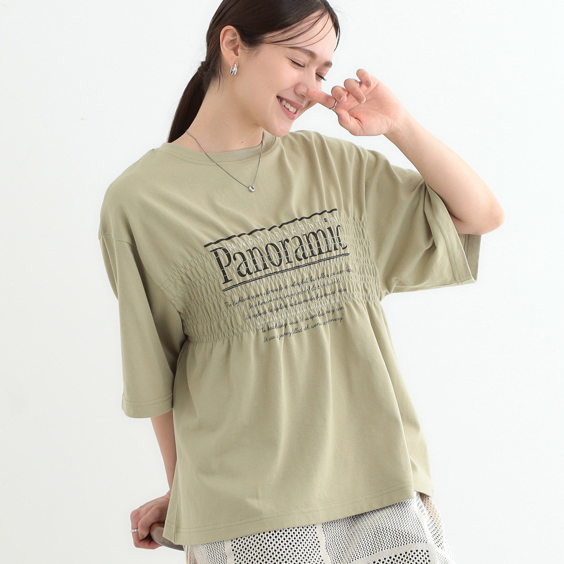 SHOO･LA･RUE「胸シャーリング ロゴTシャツ」|Tシャツ・カットソー|オリーブグリーン(0