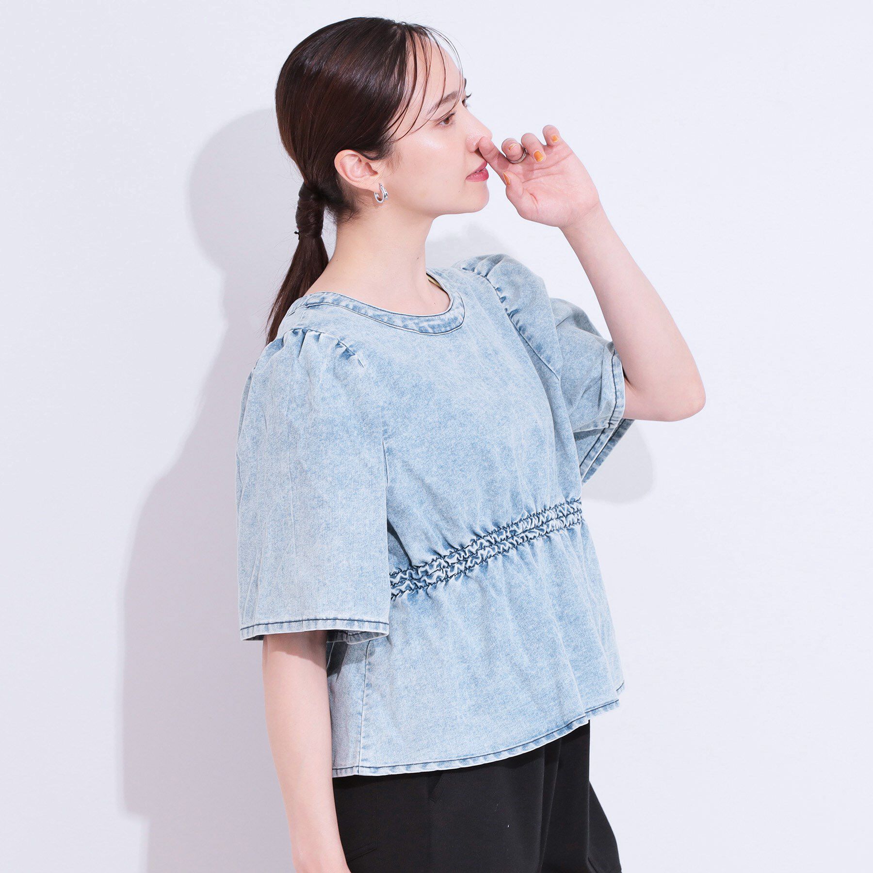 SHOO･LA･RUE「【前後2WAY/セットアップ可】ライトオンスデニム ペプラムリボントップス」|Tシャツ・カットソー|