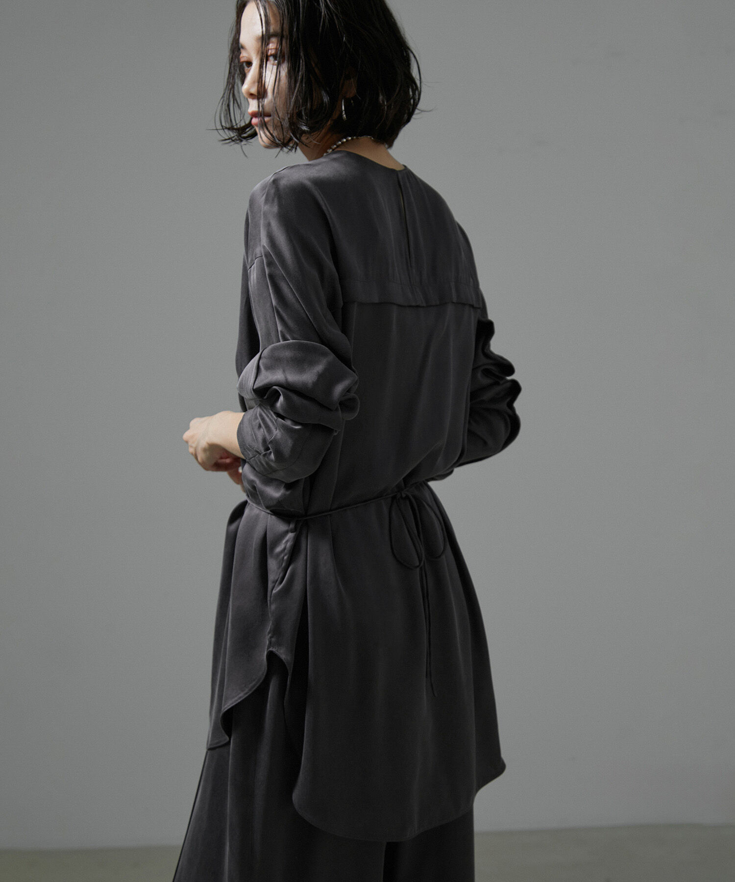 SALON adam et rope'「[24AW]GENTLE SILK ラウンドヘムTブラウスセットアップ対応】」|シャツ・ブラウス|