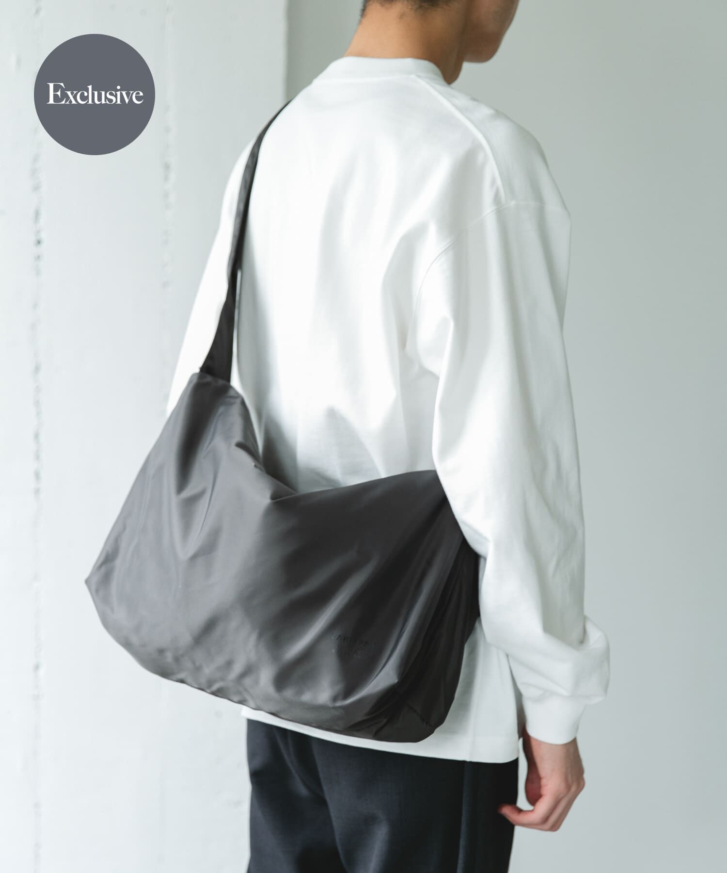 URBAN RESEARCH DOORS「『別注』YAKPAK&times;DOORS　SHOULDER BAG M」|ショルダー・メッセンジャー|チャコールグレー