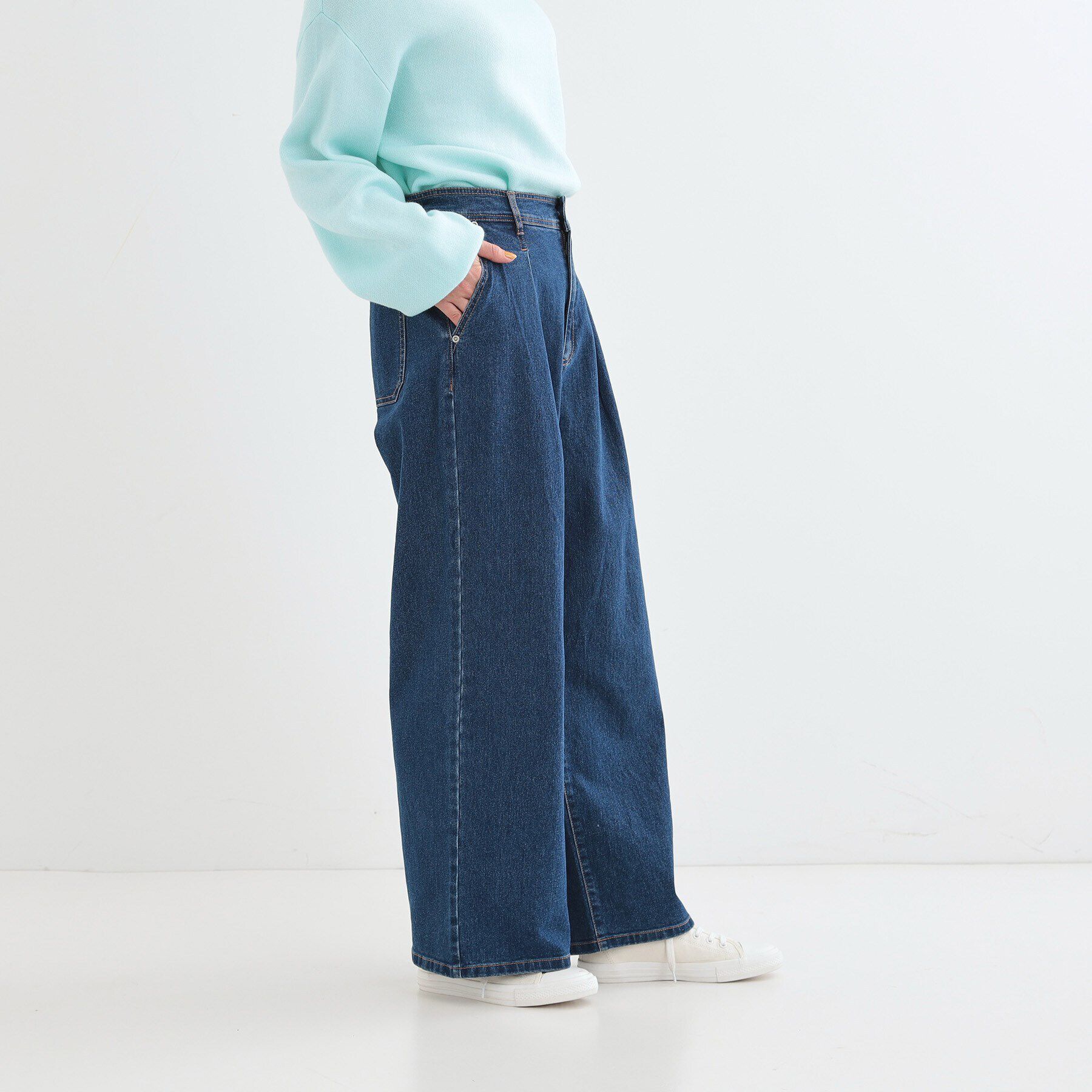 SHOO･LA･RUE「後ろウエストゴムが楽 大人のタックワイド デニムパンツ」|デニム|