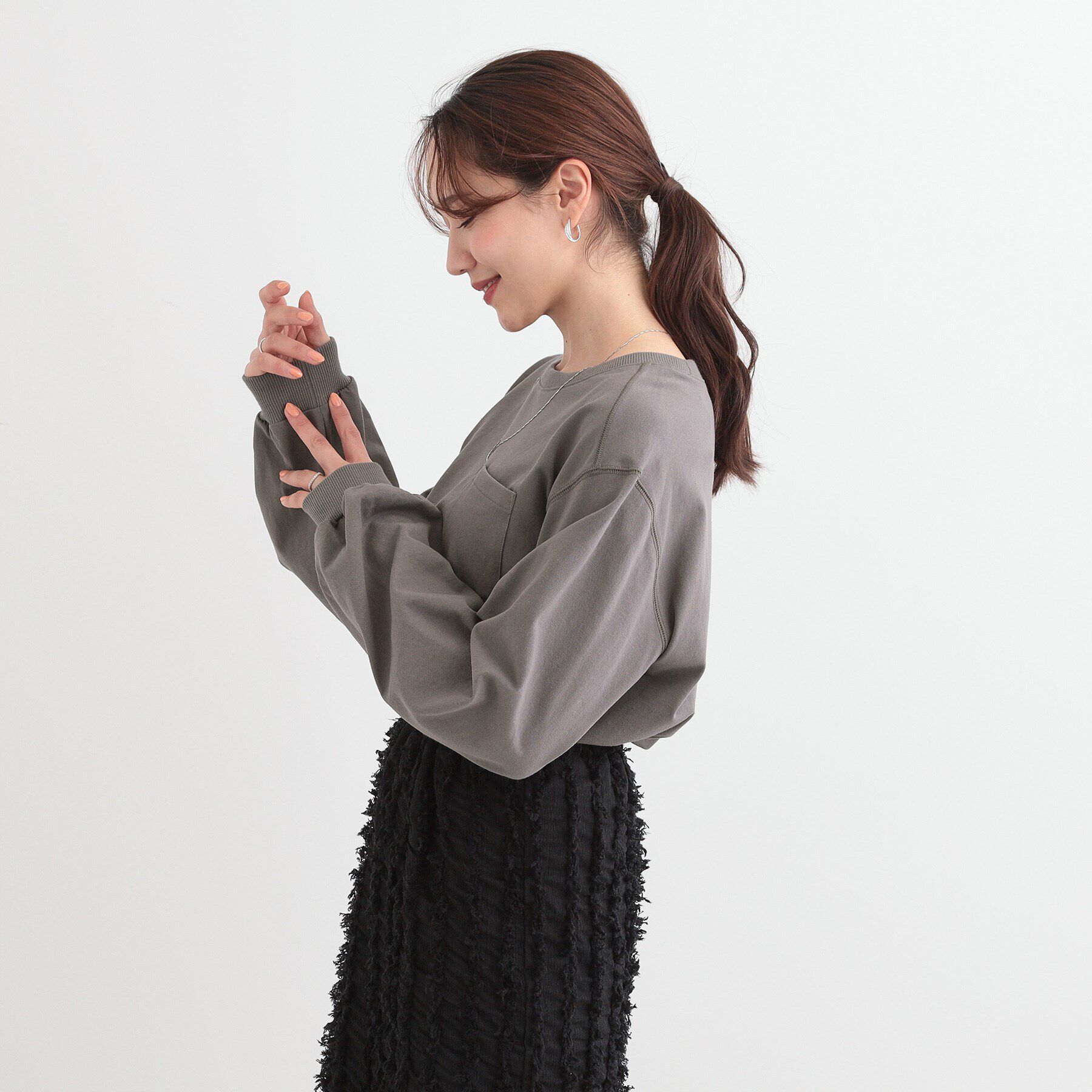 SHOO･LA･RUE「【洗える/S-LL】一枚でもレイヤードでも ラウンドヘムポケット付きロンT」|Tシャツ・カットソー|