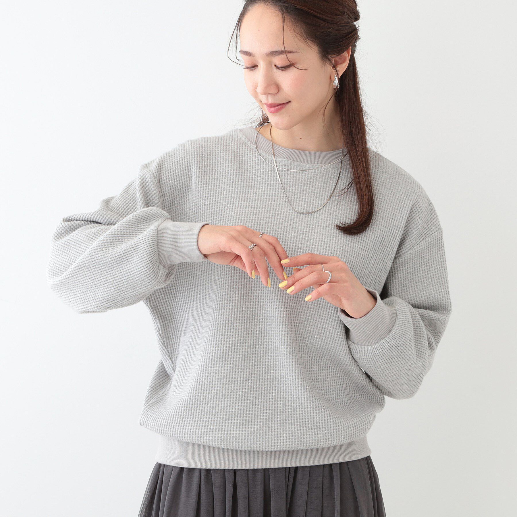 SHOO･LA･RUE「【洗える/S-LL/前後2WAY】きらっと光るラメが目を惹く ワッフルトップス」|Tシャツ・カットソー|ライトグレー(011