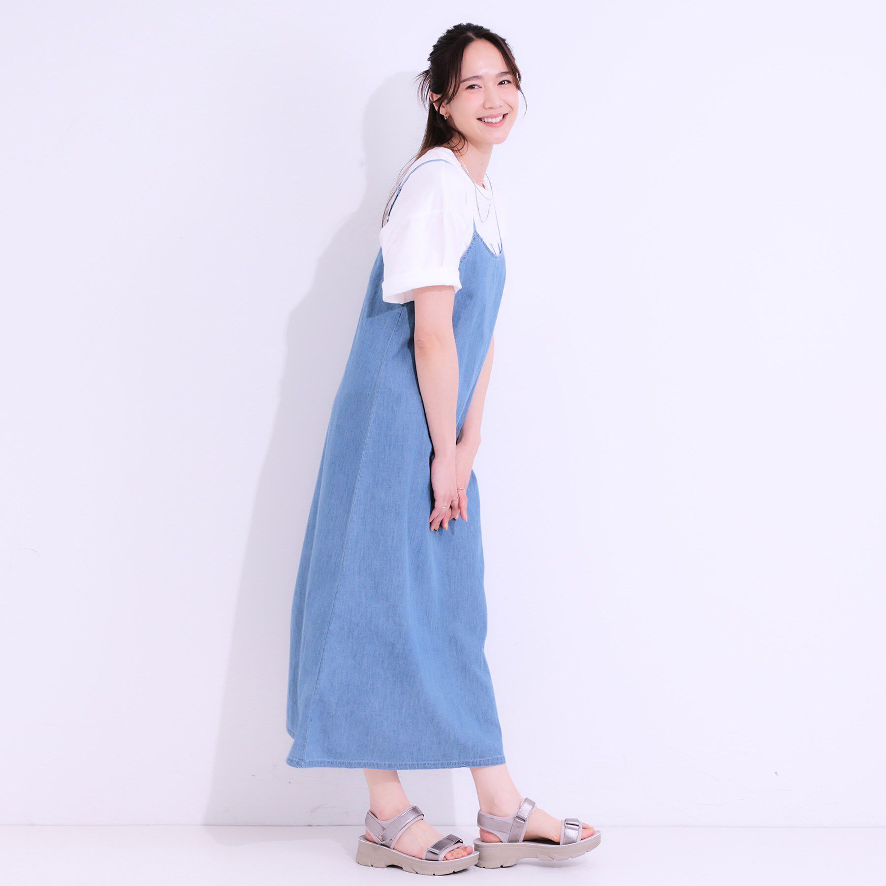SHOO･LA･RUE「【S-LL】女性らしさ漂う ライトデニム Aラインキャミワンピース」|ワンピース|