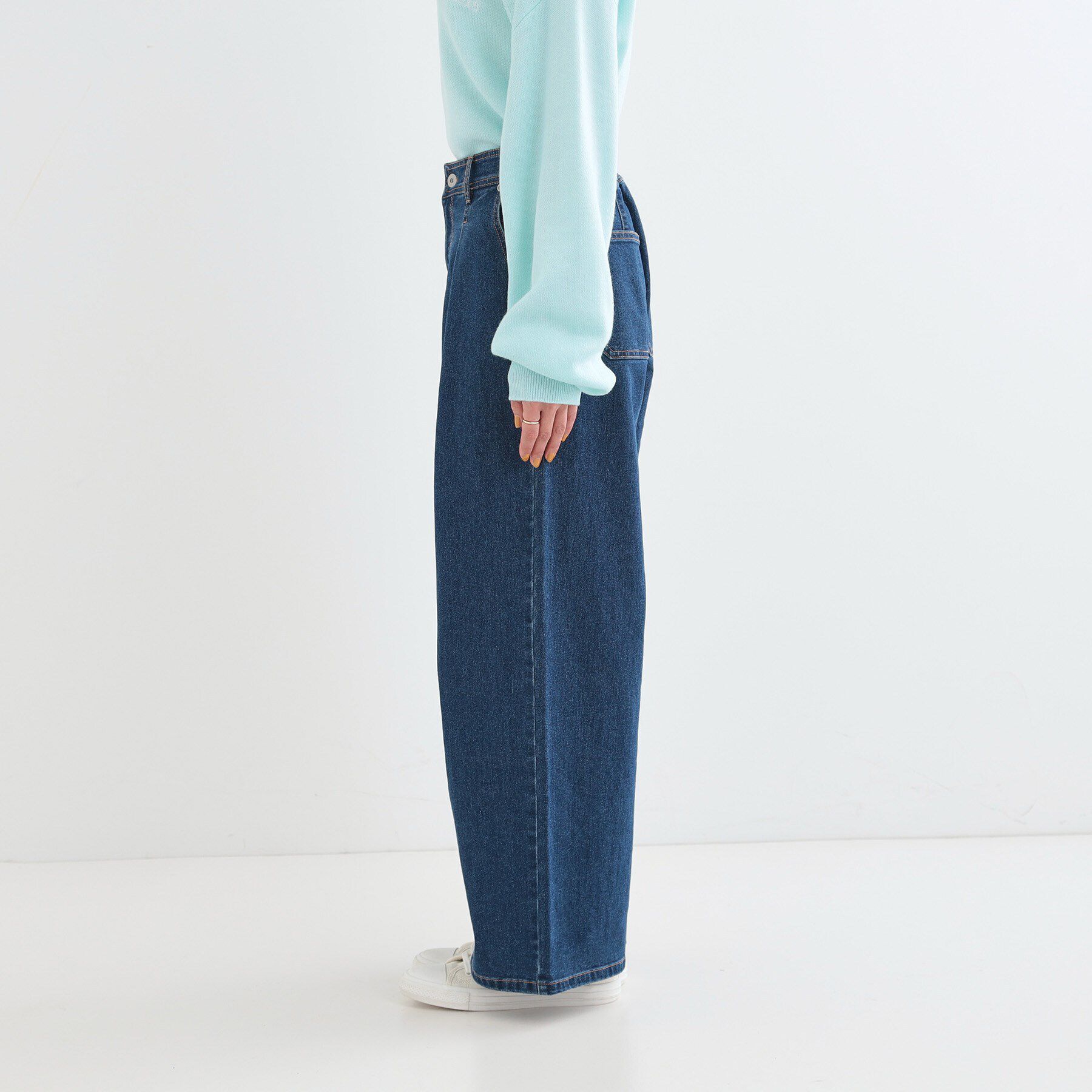 SHOO･LA･RUE「後ろウエストゴムが楽 大人のタックワイド デニムパンツ」|デニム|