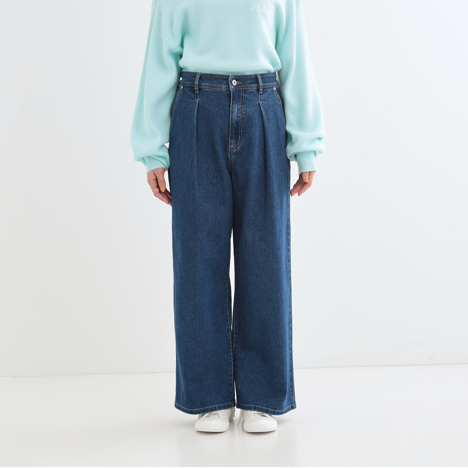 SHOO･LA･RUE「後ろウエストゴムが楽 大人のタックワイド デニムパンツ」|デニム|