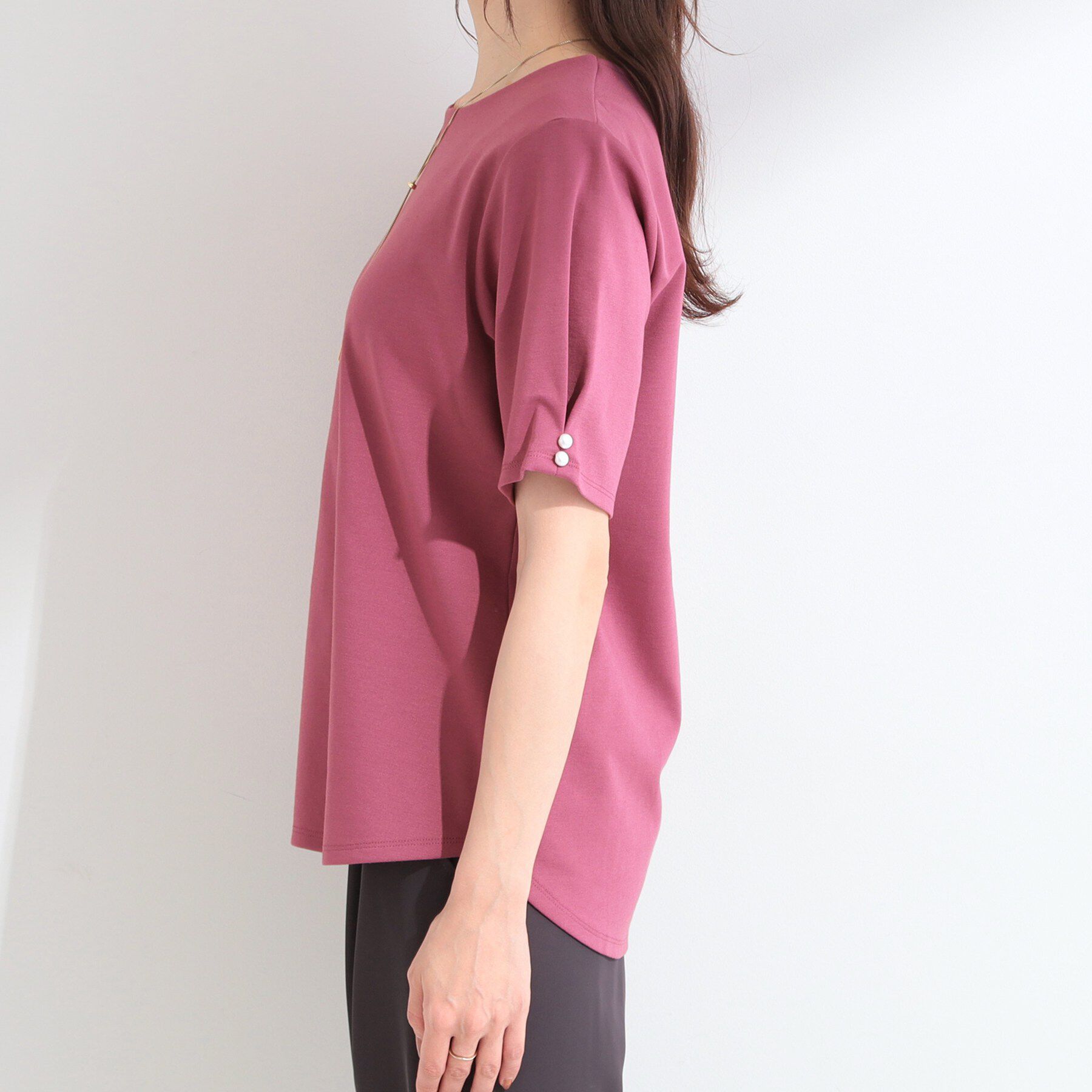 SHOO･LA･RUE「【2点セット/洗濯機可/S-LL】お袖パールがアクセント ネックレス付きトップス」|Tシャツ・カットソー|
