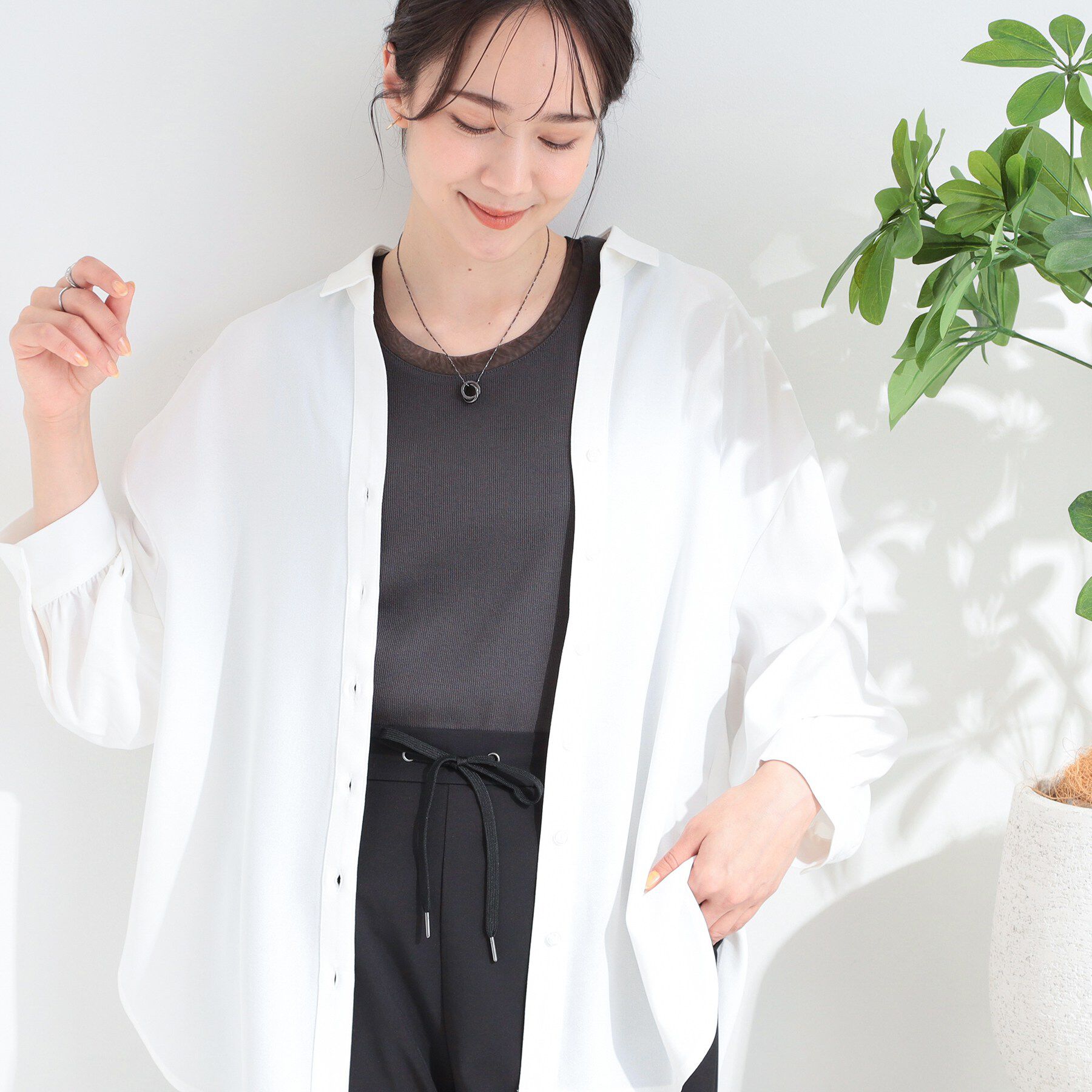 SHOO･LA･RUE「【S-LL/洗濯機可】後ろ姿も抜かりなく バックレースアップシャツ」|シャツ・ブラウス|オフホワイト(003