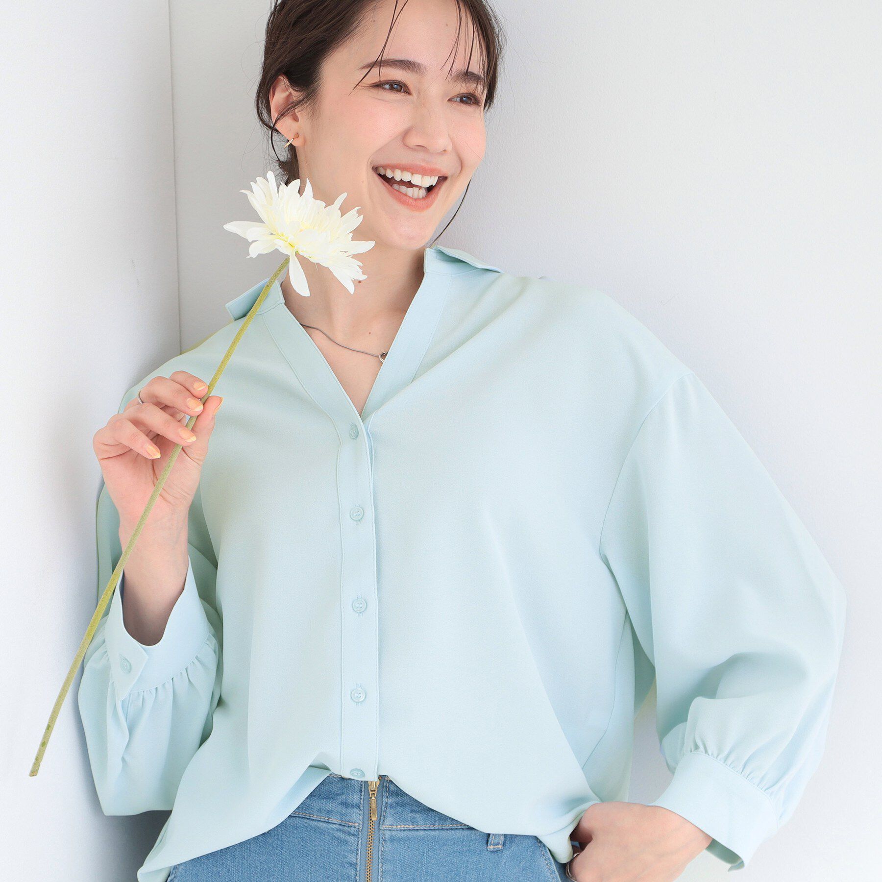 SHOO･LA･RUE「【S-LL/洗濯機可】後ろ姿も抜かりなく バックレースアップシャツ」|シャツ・ブラウス|ブルー(091)