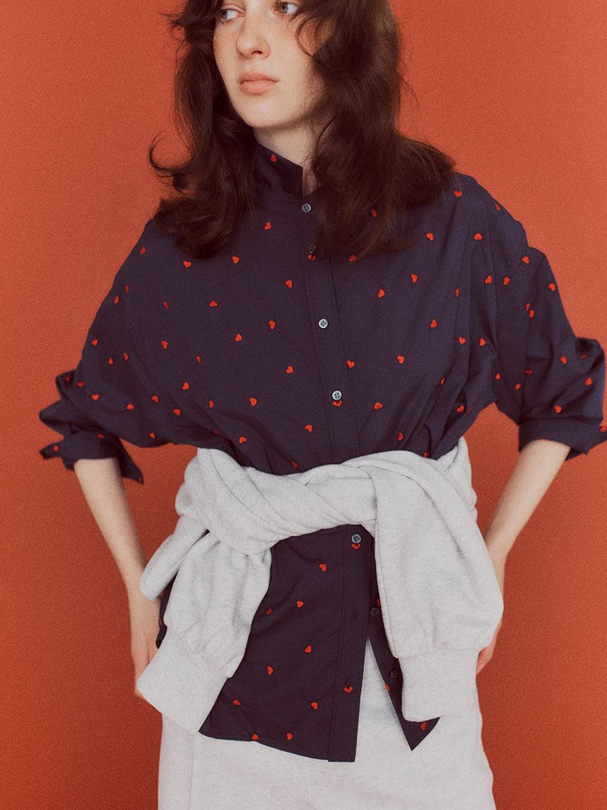 emmi atelier「【HEART】 ハート刺繍ベーシックシャツ」|シャツ・ブラウス|