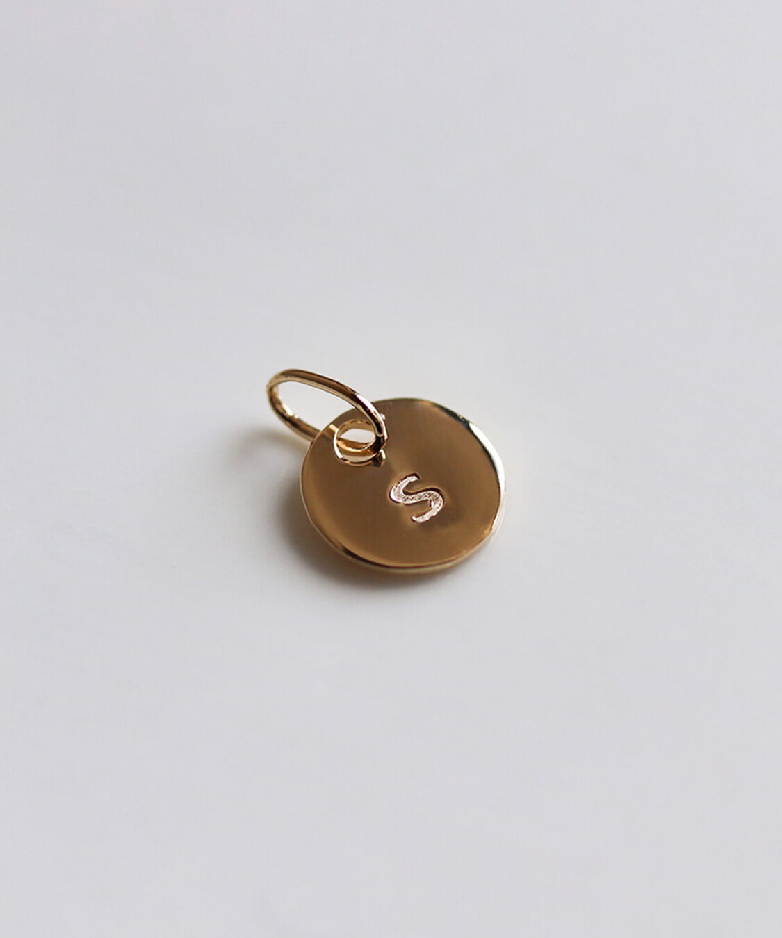  「ゴールド コイン イニシャル チャーム | K10YG」|ネックレス|S