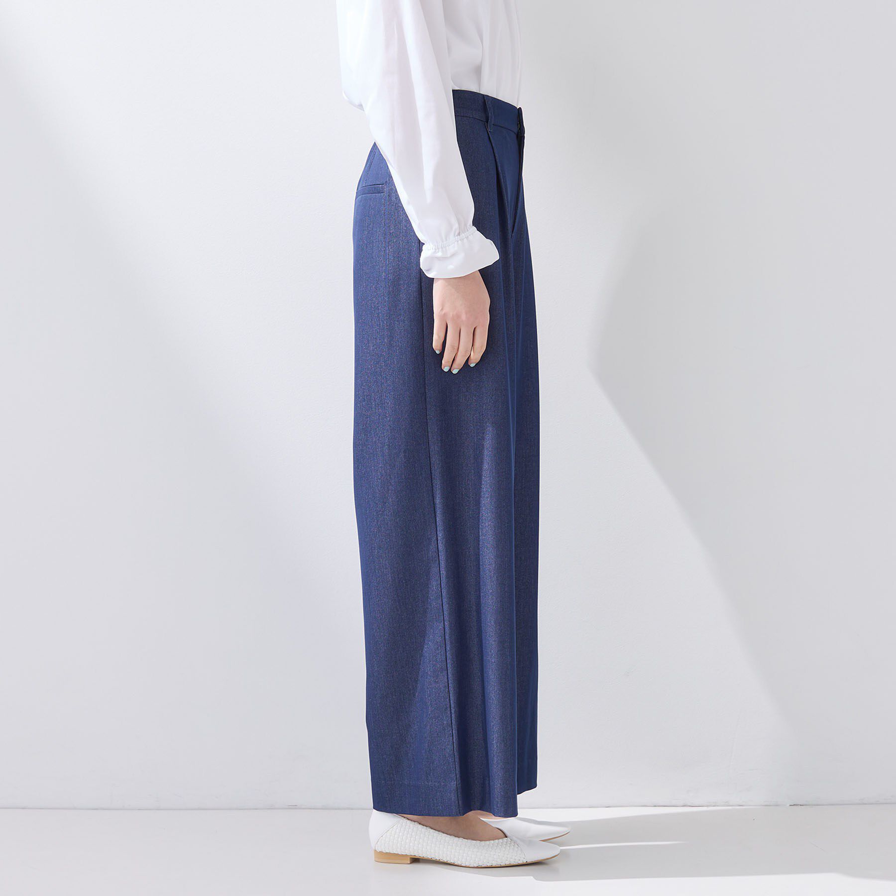 INDIVI「【デニム調素材】きれいめワイドパンツ」|その他|