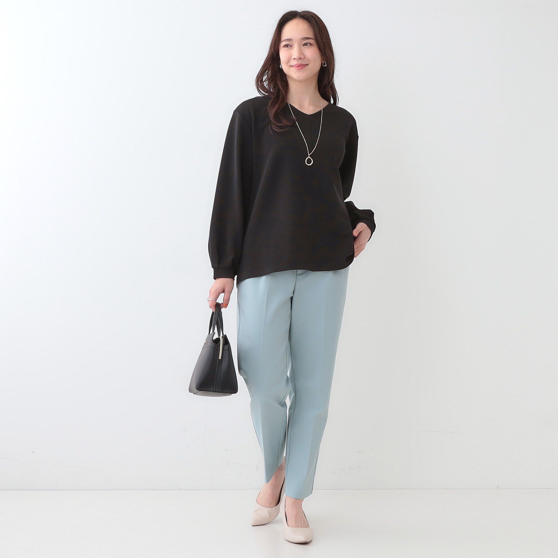 SHOO･LA･RUE「【S-LL/2点セット】大人の上品シルエット アクセ付き Vネックトップス」|シャツ・ブラウス|
