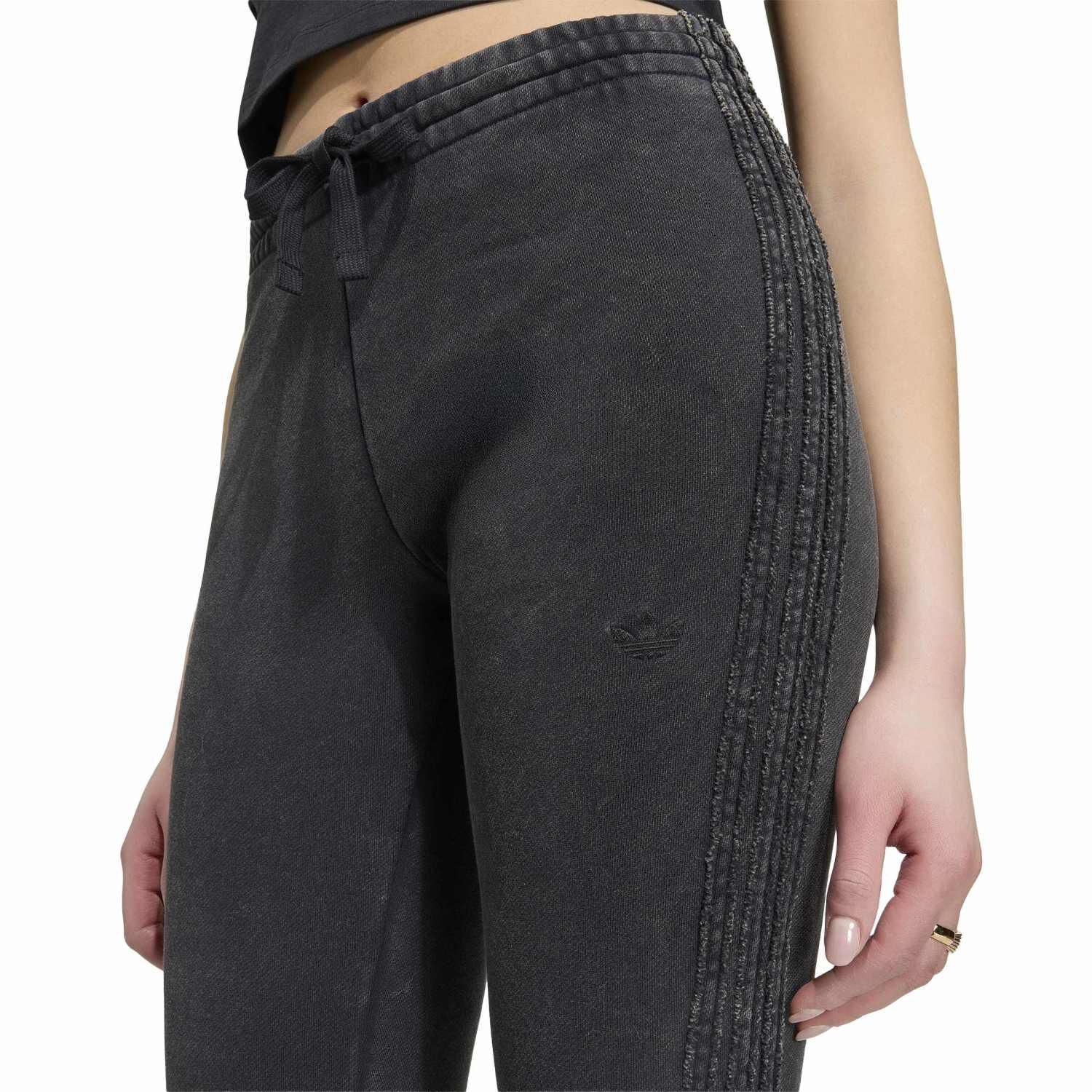 adidas「【ADIDAS ｳｪｱ】W SST BOOTCUT PANT」|チノ|