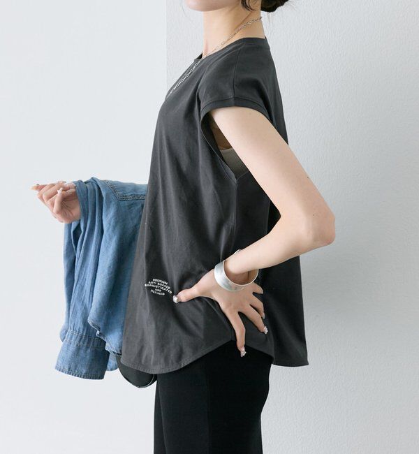  「【汗ジミ防止加工】ワンポイントロゴ刺繍フレンチスリーブTシャツ」|プルオーバー|