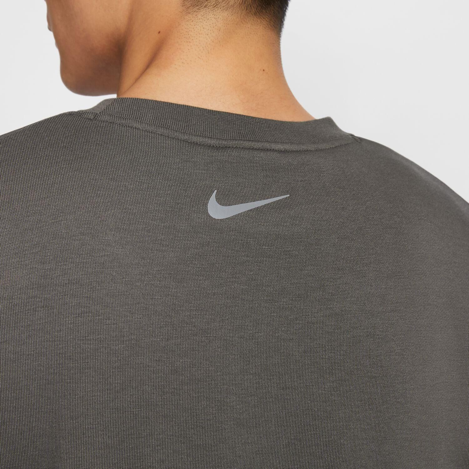 NIKE「【NIKE ｳｪｱ】M TRACK CLUB FLC CREW」|スニーカー|