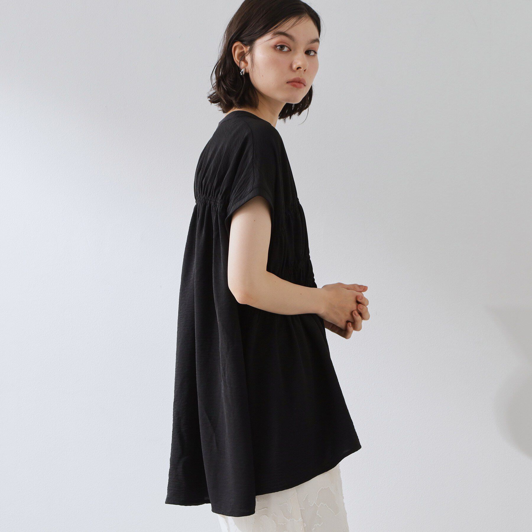 THE SHOP TK「【夏に嬉しい機能つき】ひんやりさらさら シャーリングブラウス」|シャツ・ブラウス|