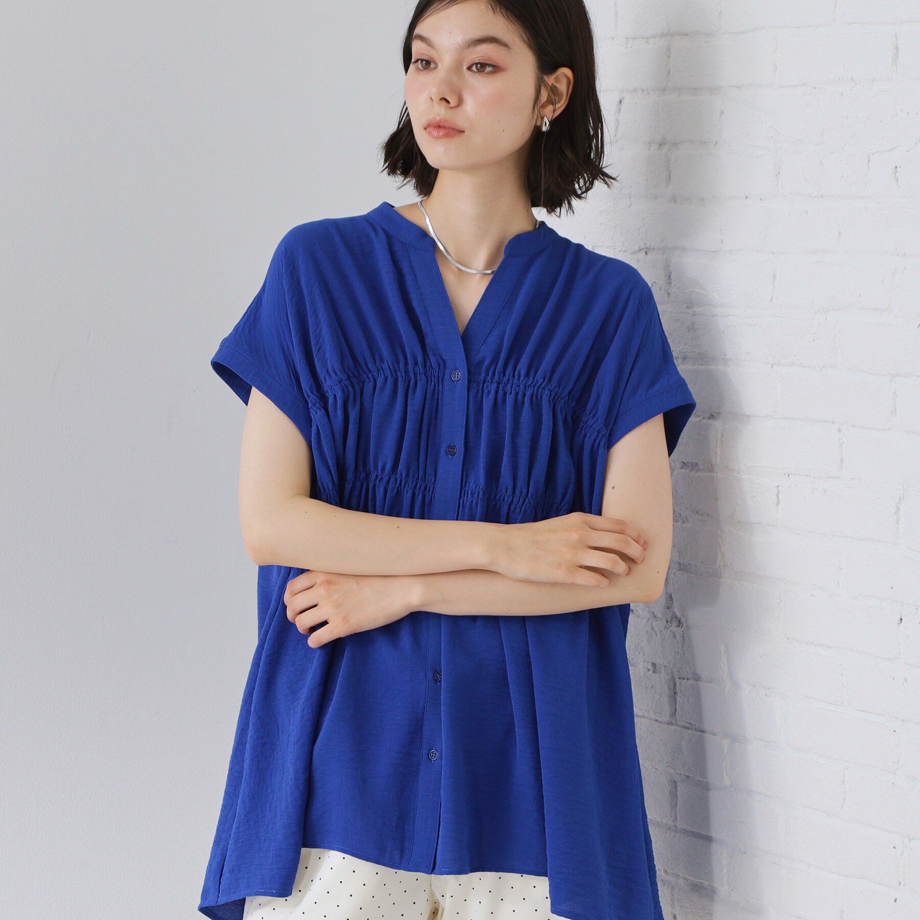 THE SHOP TK「【夏に嬉しい機能つき】ひんやりさらさら シャーリングブラウス」|シャツ・ブラウス|ブルー(093)