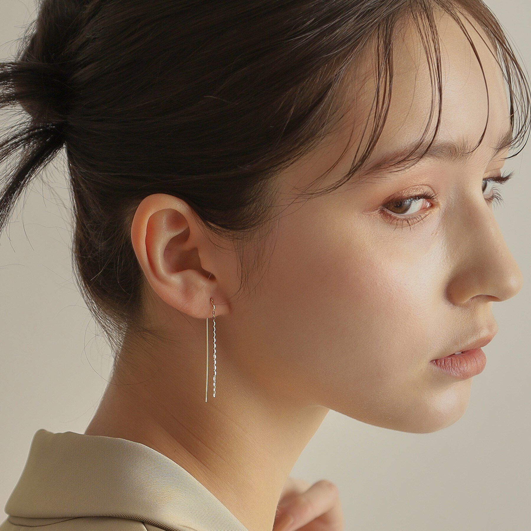 COCOSHNIK「K18フラッシュアズキロングポスト ピアス」|ピアス|