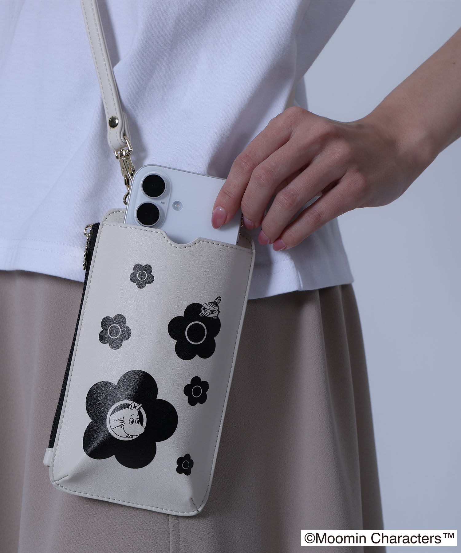 MARY QUANT「MOOMIN&times;MQ モバイルショルダー」|モバイルケース|アイボリー