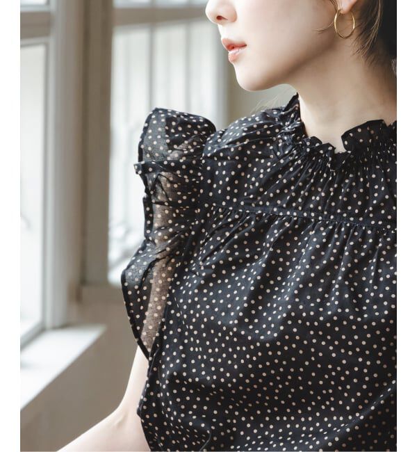 NOBLE「《WEB&一部店舗限定・追加》【洗える】シャーリングフリルノースリブラウス」|シャツ・ブラウス|
