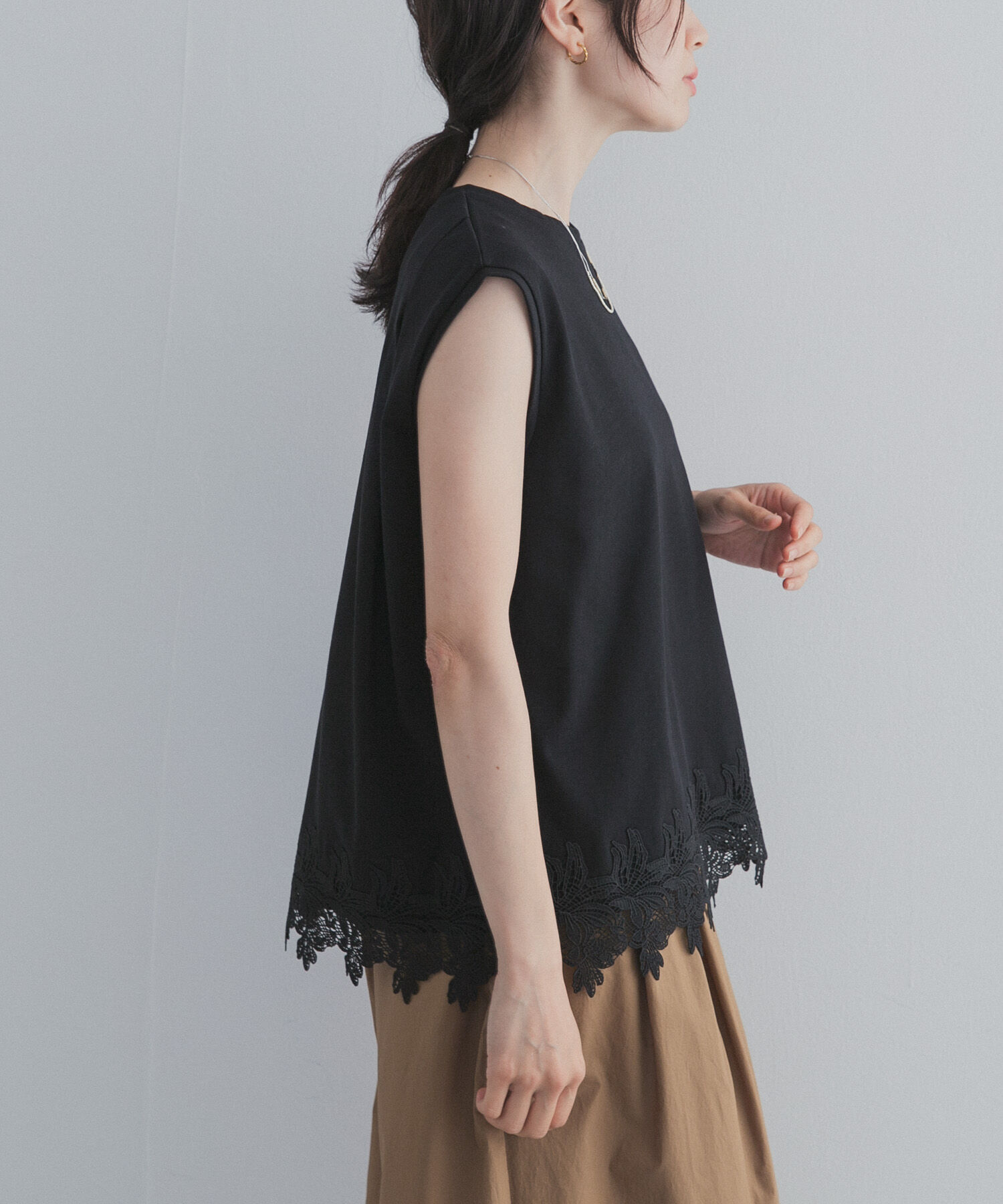 URBAN RESEARCH DOORS「裾レースノースリーブプルオーバー」|Tシャツ・カットソー|
