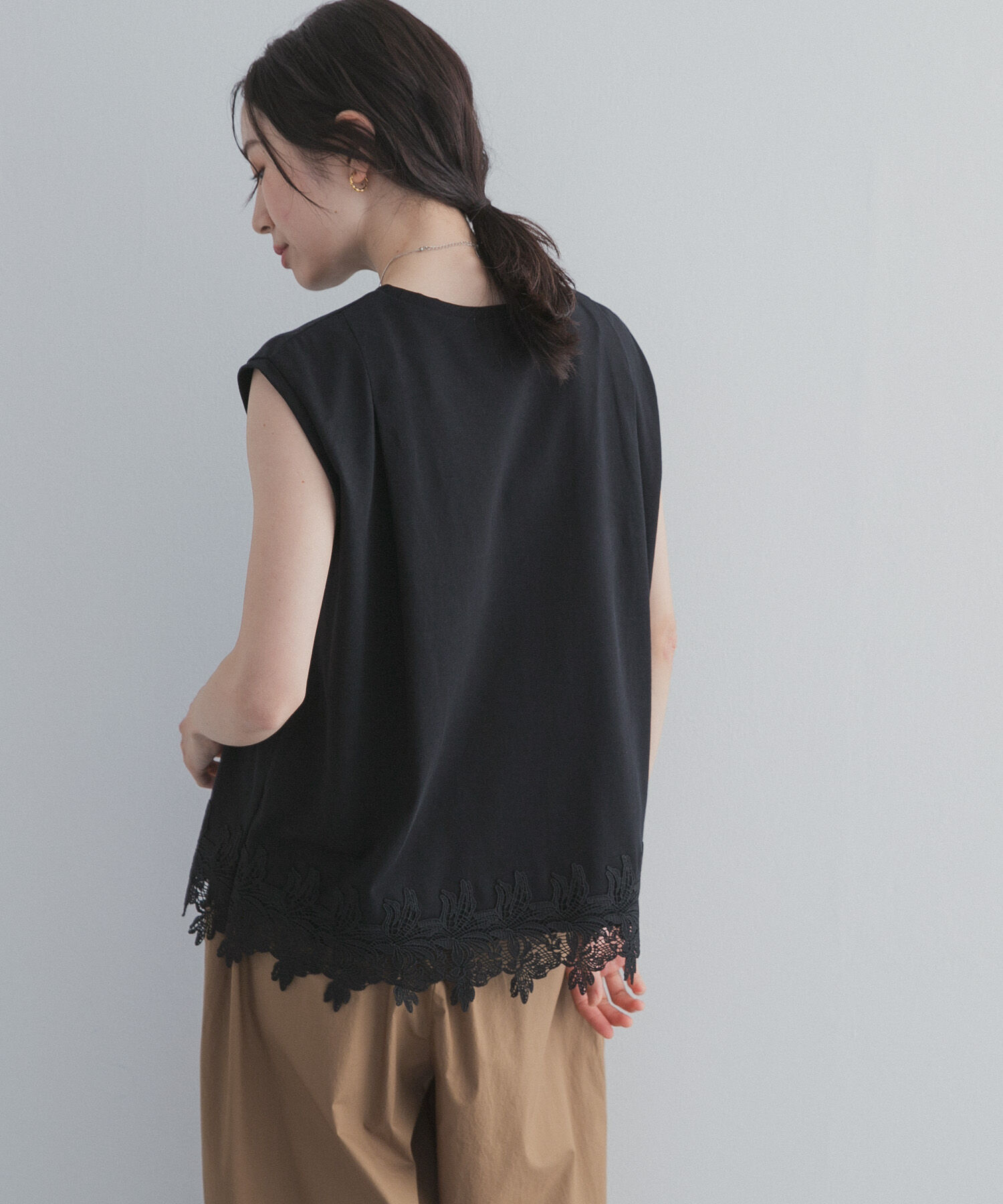 URBAN RESEARCH DOORS「裾レースノースリーブプルオーバー」|Tシャツ・カットソー|