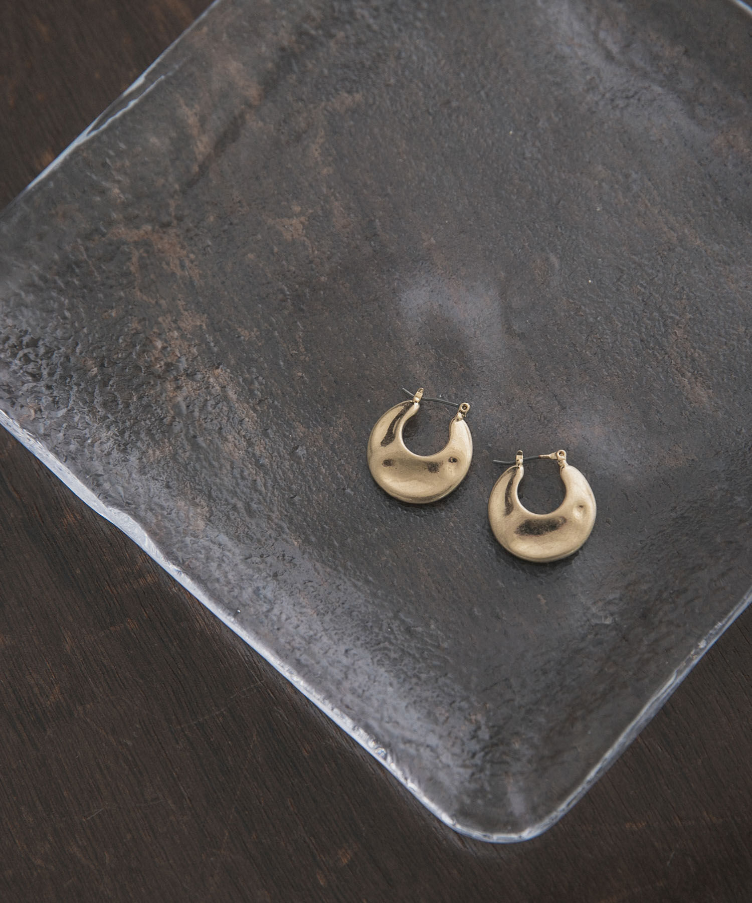 URBAN RESEARCH DOORS「ウォーンメッキクレセントピアス」|ピアス|ゴールド