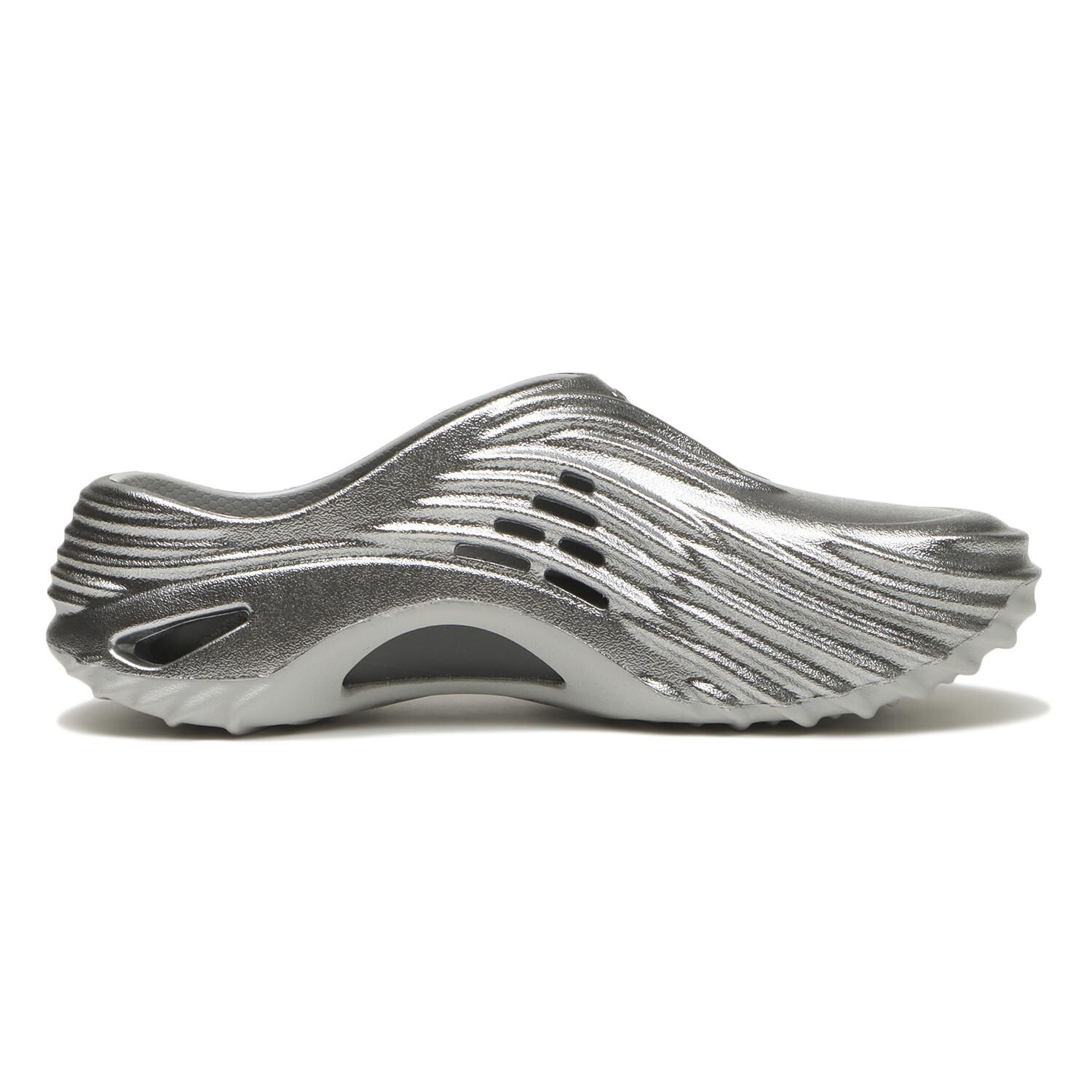 crocs「【crocs】ECHO WAVE METAL SPORT」|サンダル|