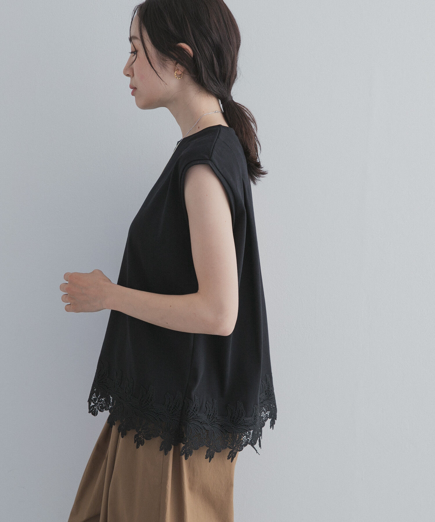URBAN RESEARCH DOORS「裾レースノースリーブプルオーバー」|Tシャツ・カットソー|