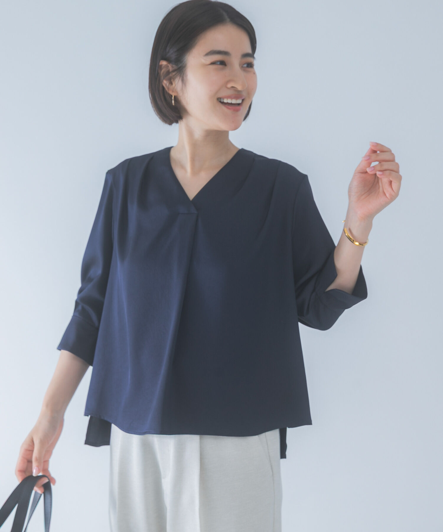 URBAN RESEARCH ROSSO「シルキーツイルVネックブラウス」|シャツ・ブラウス|