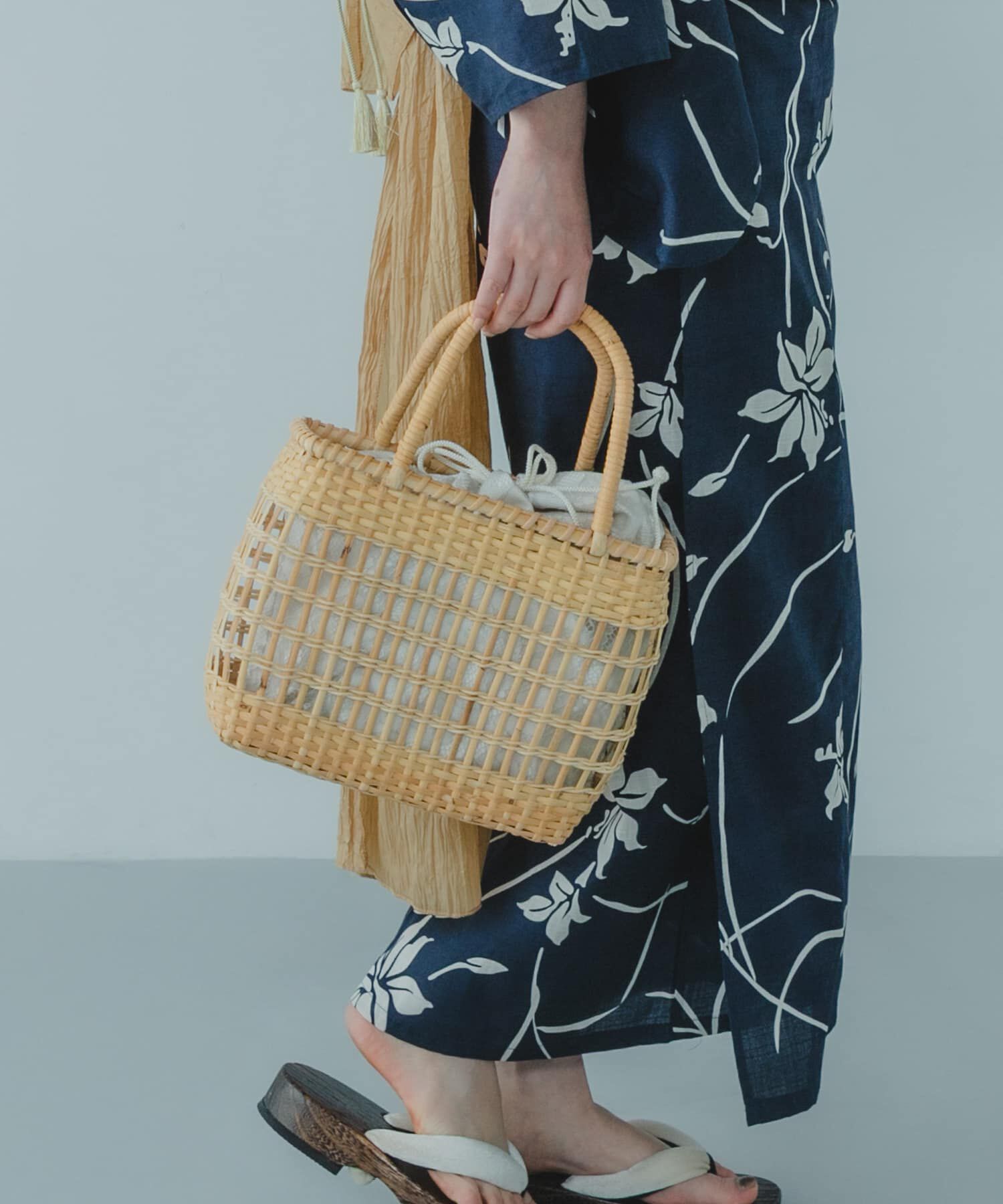 SENSE OF PLACE by URBAN RESEARCH「『WEB/一部店舗限定』ストローカゴバッグ」|かごバッグ|グレー