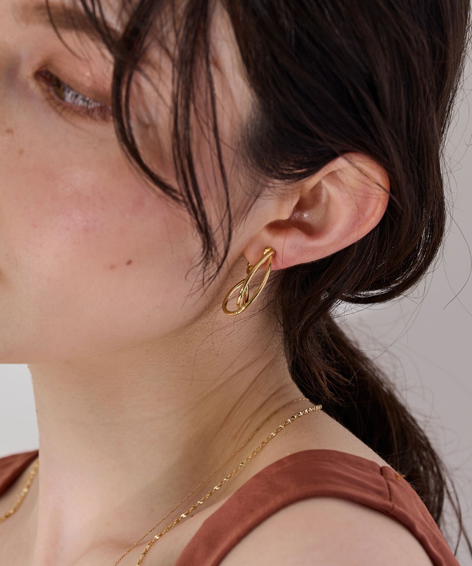 Phoebe「【痛くないシリーズ・金属アレルギー対応】レイヤーフープソフトイヤリング　ゴールド」|イヤリング|