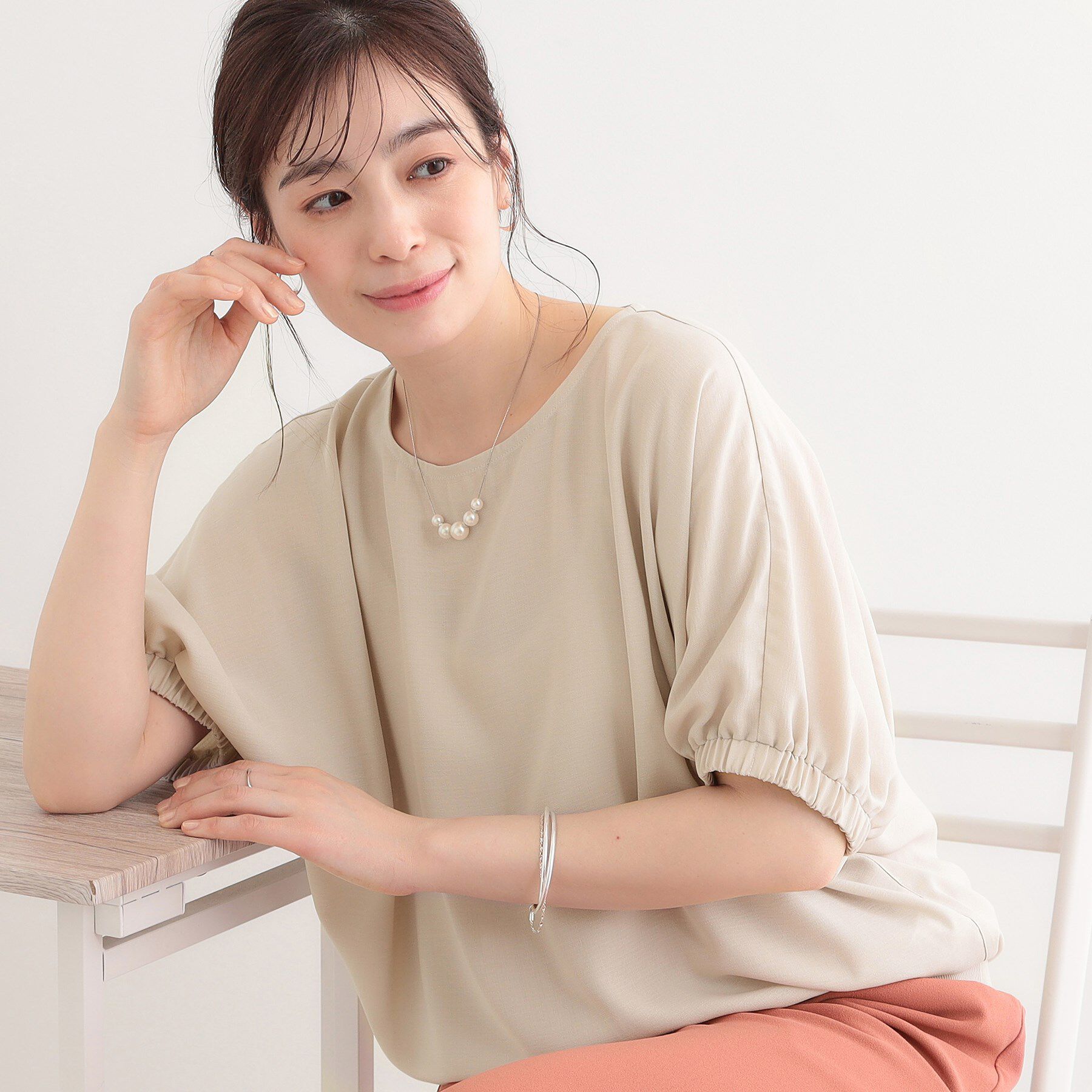 SHOO･LA･RUE「【高レビュー/UV/ひんやり/洗濯後しわになりにくい/5分袖】さらさら ドルマントップス」|シャツ・ブラウス|ライトベージュ(05