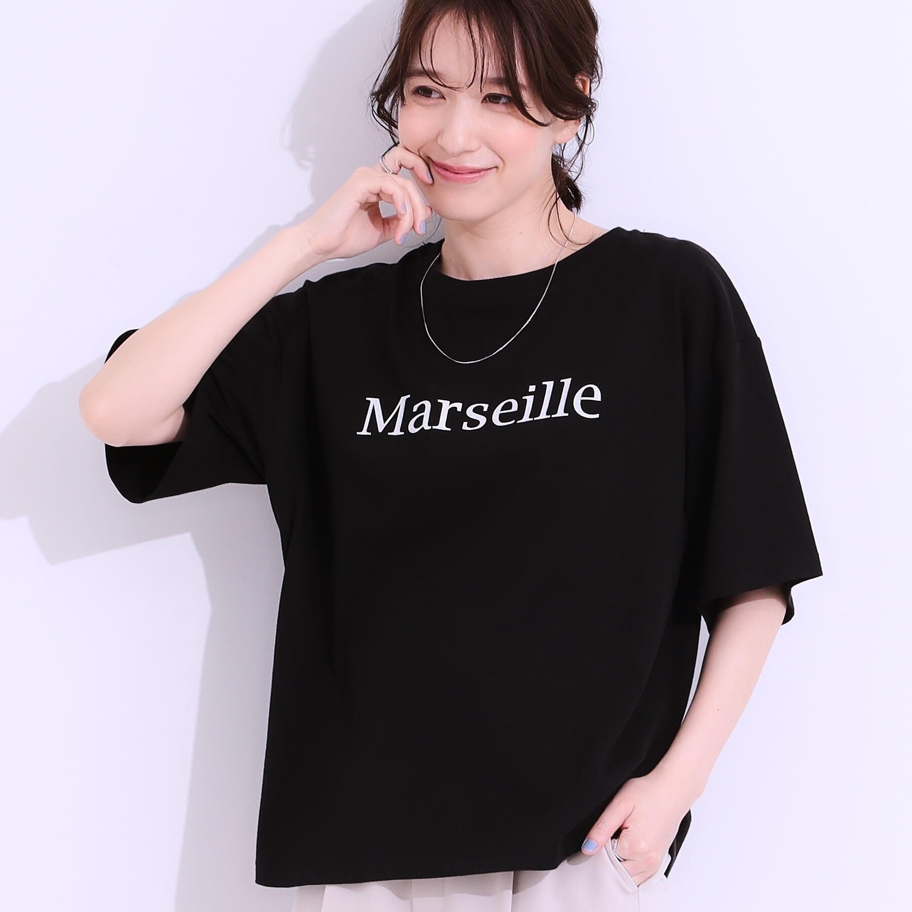 SHOO･LA･RUE「【選べる4柄】コットンプリントロゴTシャツ」|Tシャツ・カットソー|ブラック(119)
