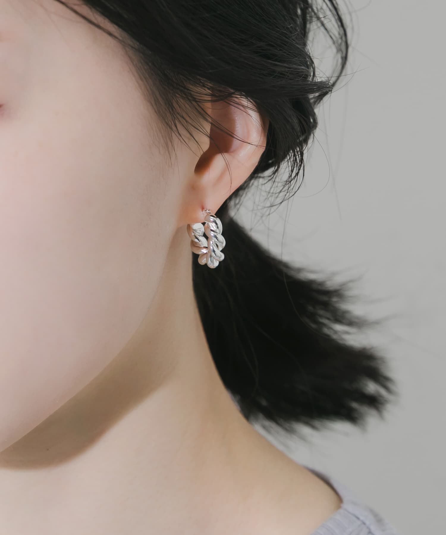 SMELLY「プランプツイストフープピアス」|ピアス|