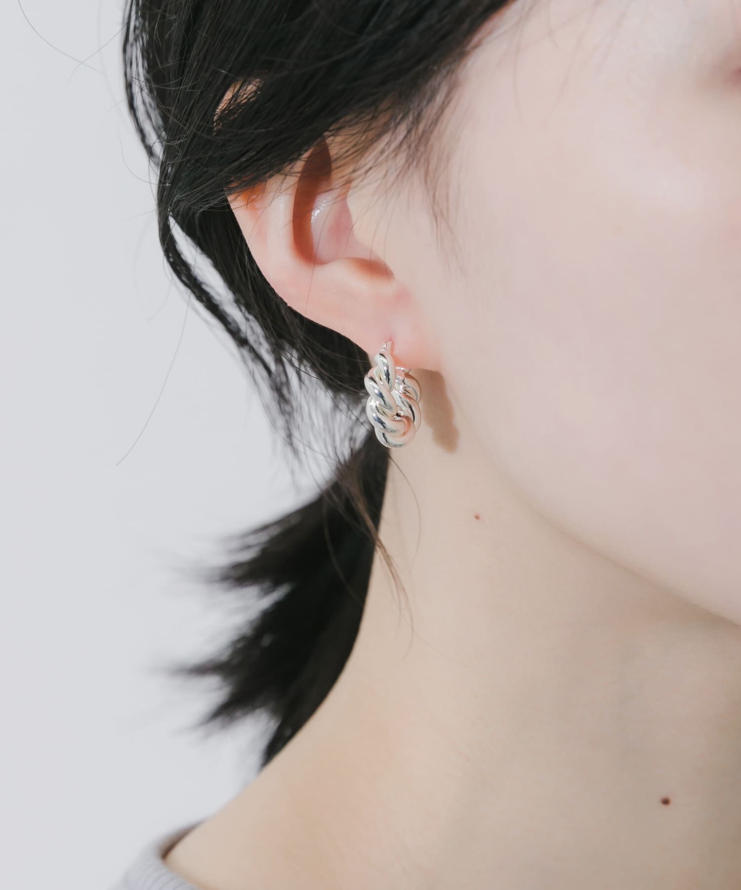 SMELLY「プランプツイストフープピアス」|ピアス|