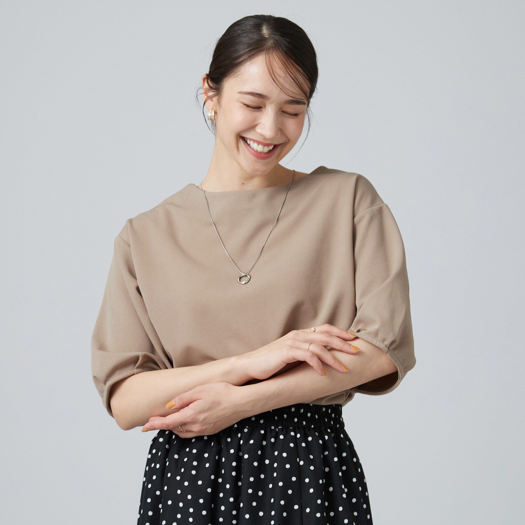 SHOO･LA･RUE「【2点セット／洗濯機可／S-LL】インせず着られる ネックレス付き5分袖トップス」|Tシャツ・カットソー|