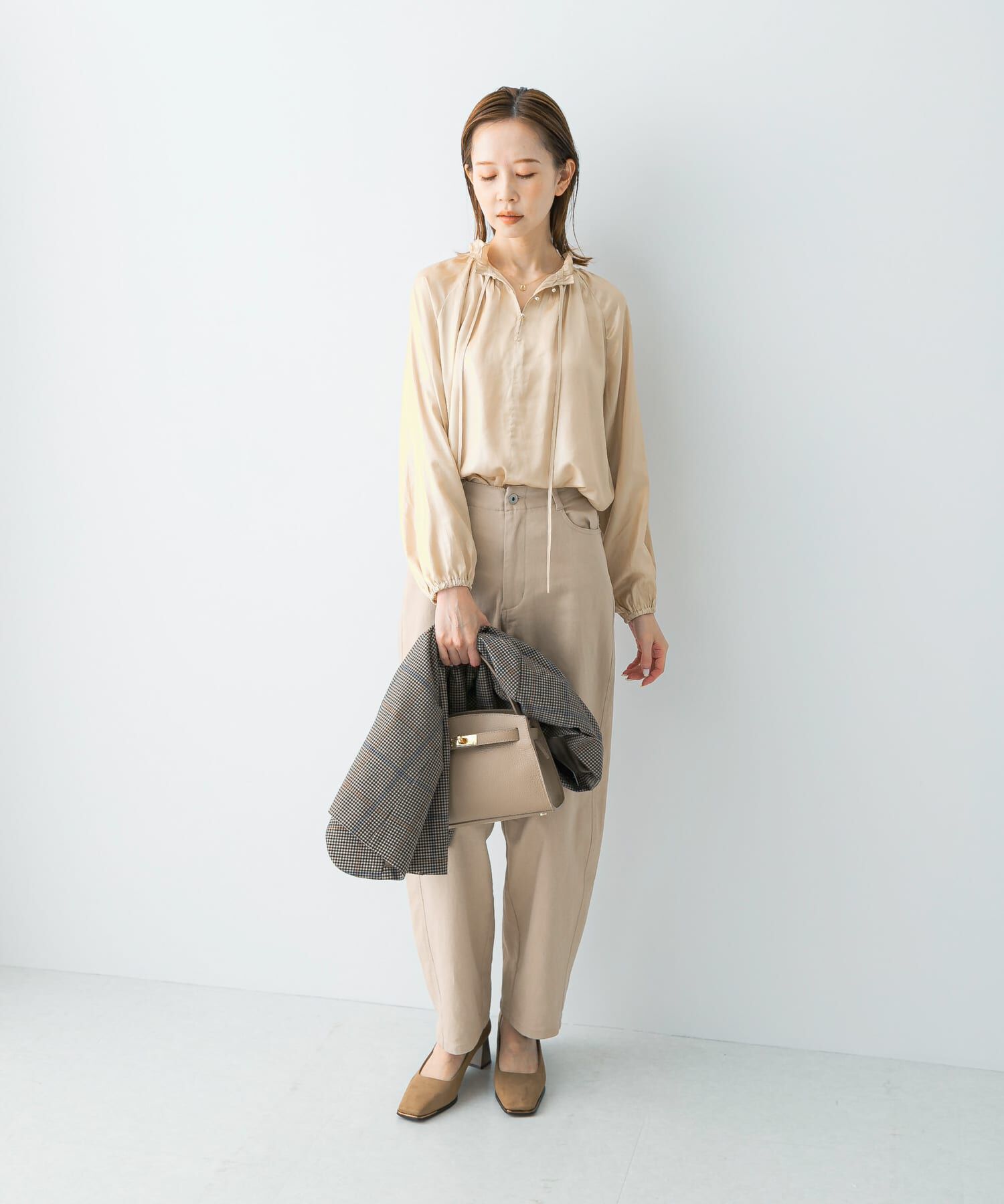 URBAN RESEARCH ROSSO「グロッシー2WAYネックギャザーブラウス」|シャツ・ブラウス|
