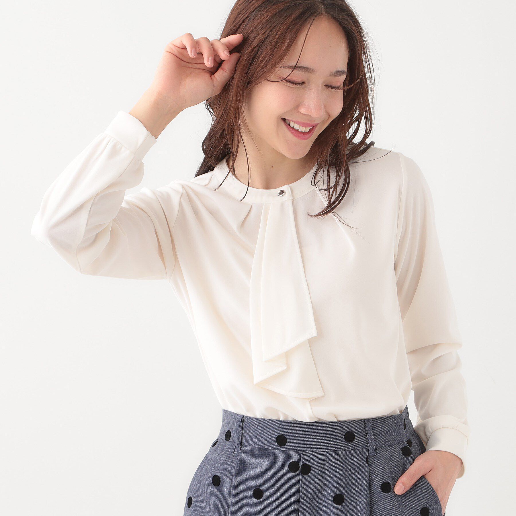 SHOO･LA･RUE「【洗える/S-LL/洗濯後しわになりにくい】ブラウス見えボウタイ風トップス」|Tシャツ・カットソー|オフホワイト(003